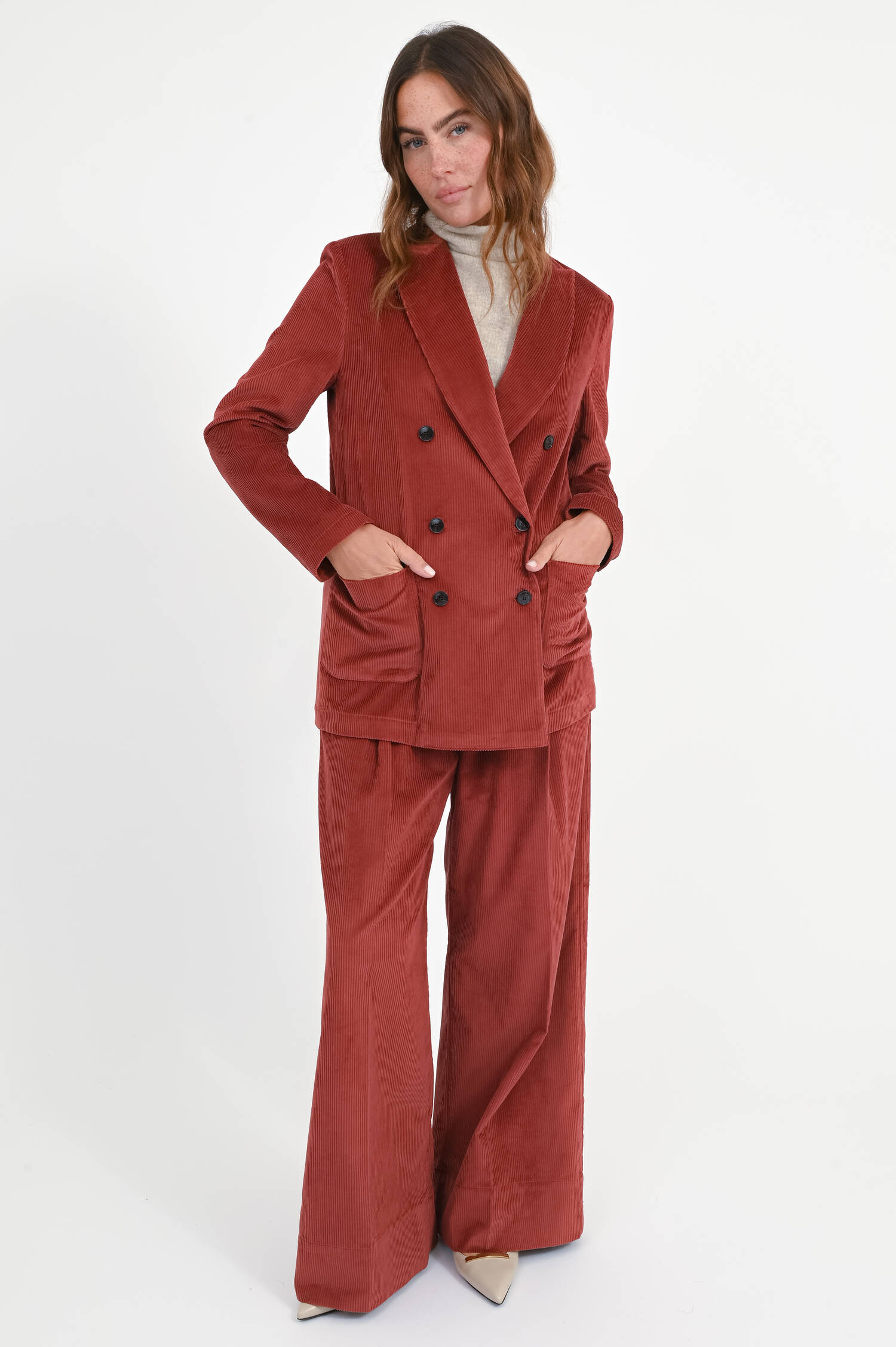 Cord-Blazer mit aufgesetzten Taschen in Ziegelrot