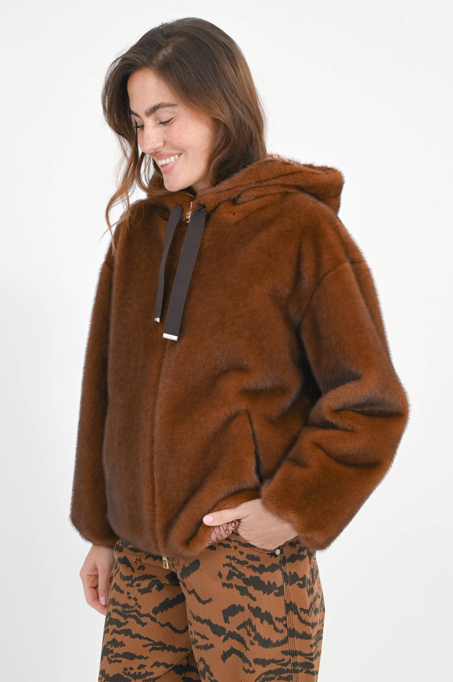 Faux Fur Jacke mit gemustertem Futter in Braun Faux Fur Jacke mit gemustertem Futter in Braun