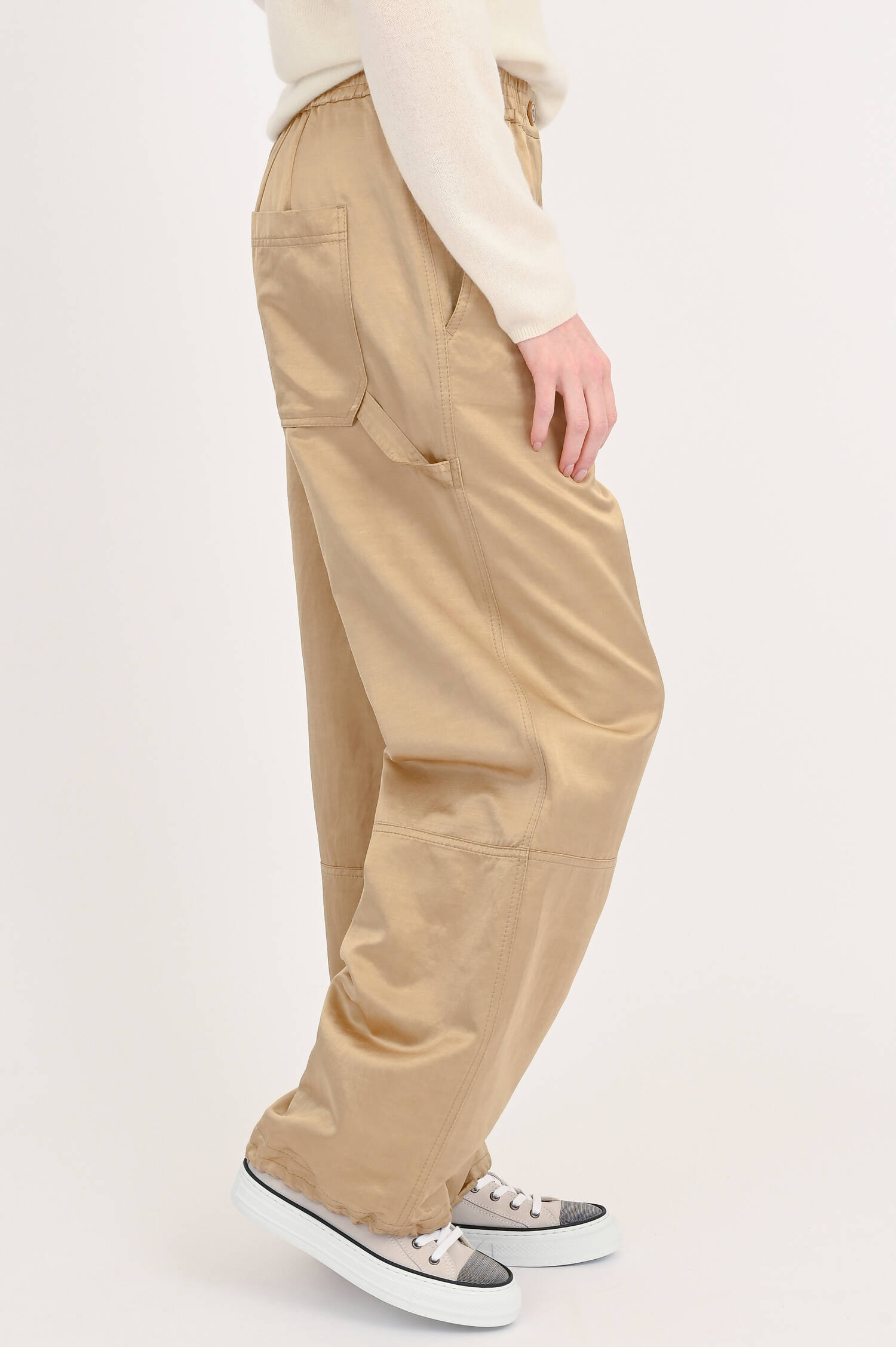 Satinhose mit weitem Bein in Gold