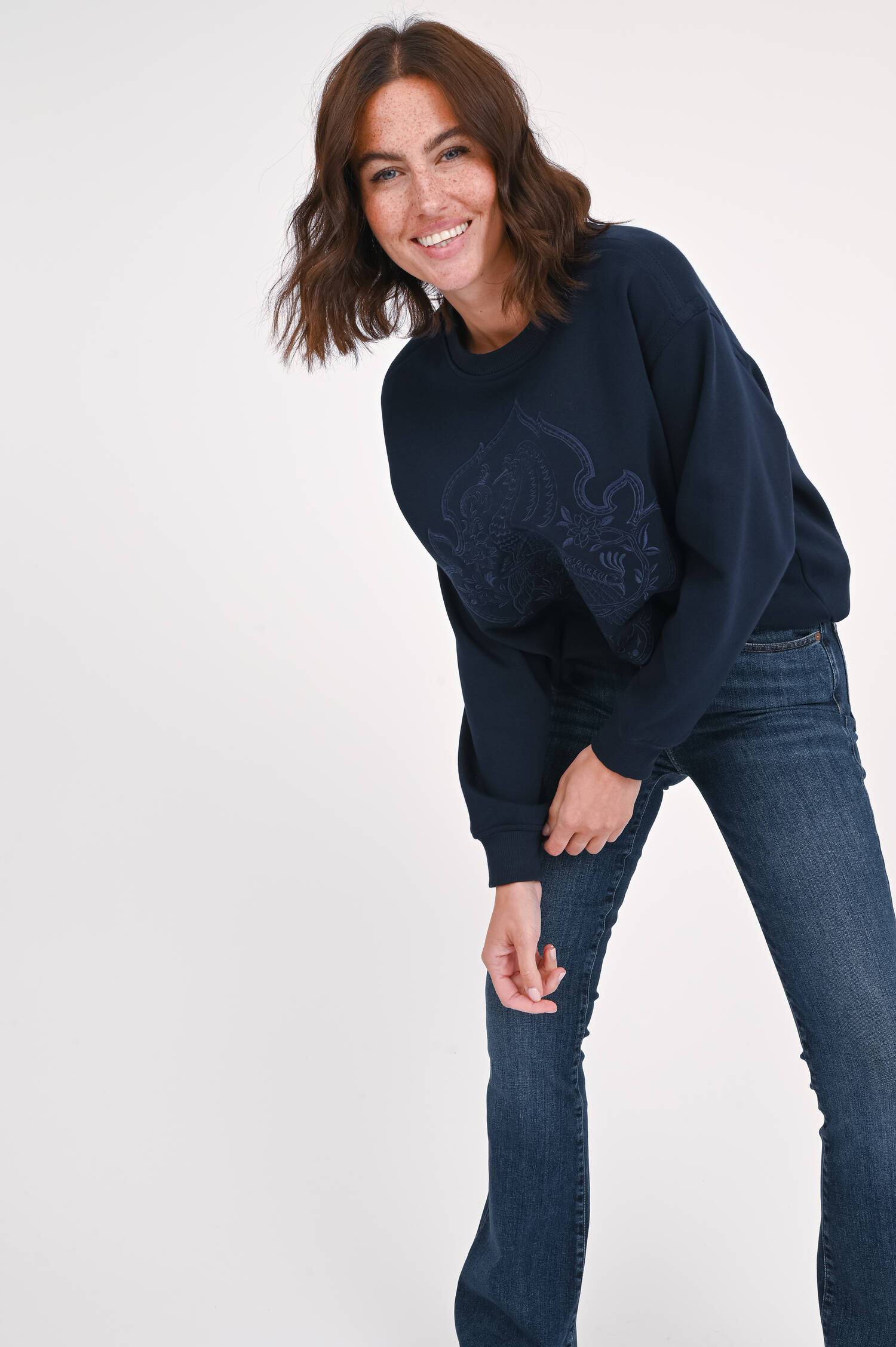 Sweatshirt mit Stickerei in Dunkelblau Sweatshirt mit Stickerei in Dunkelblau