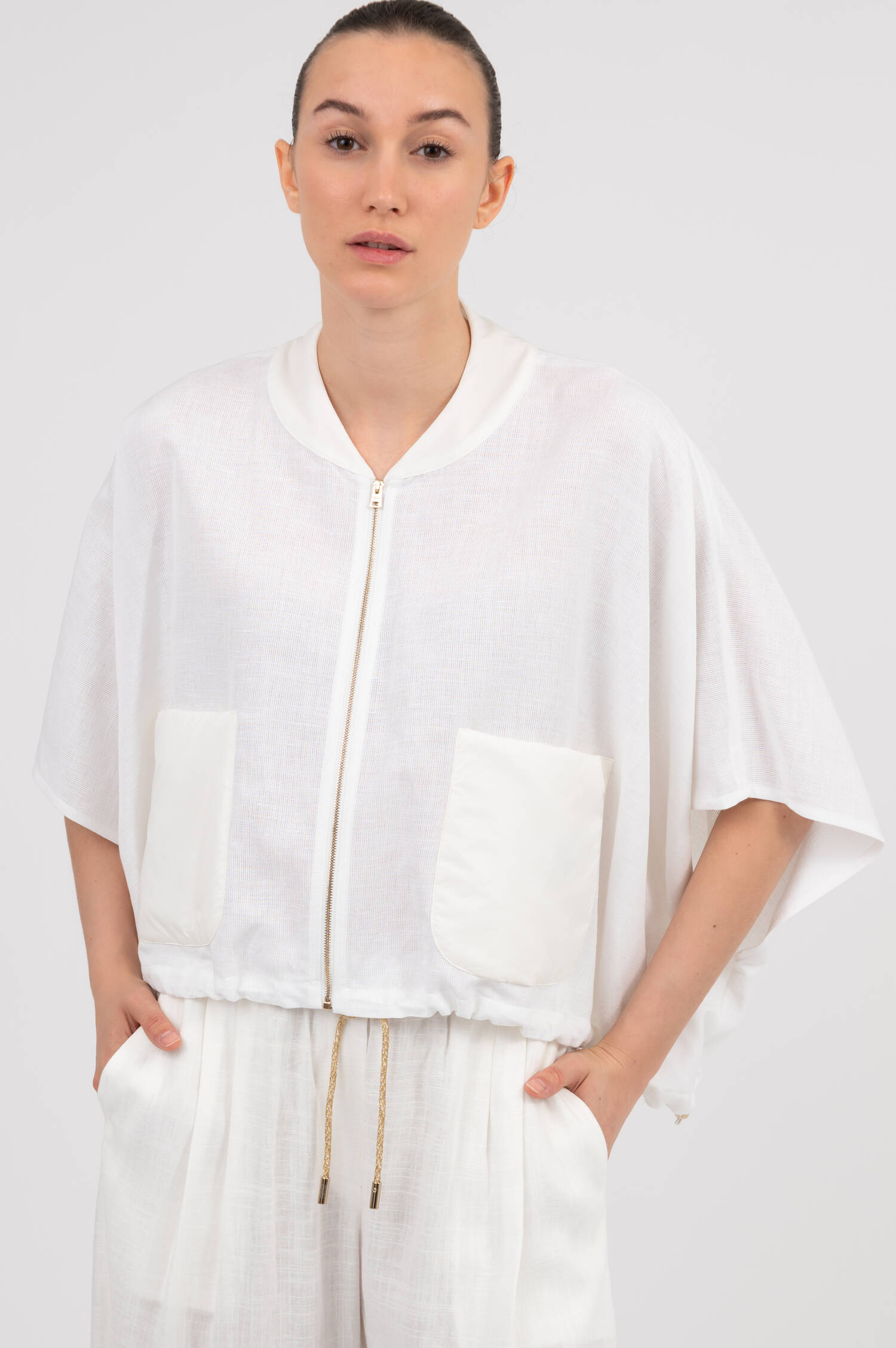 Ponchomantel aus Seiden-Leinenmix in Weiß