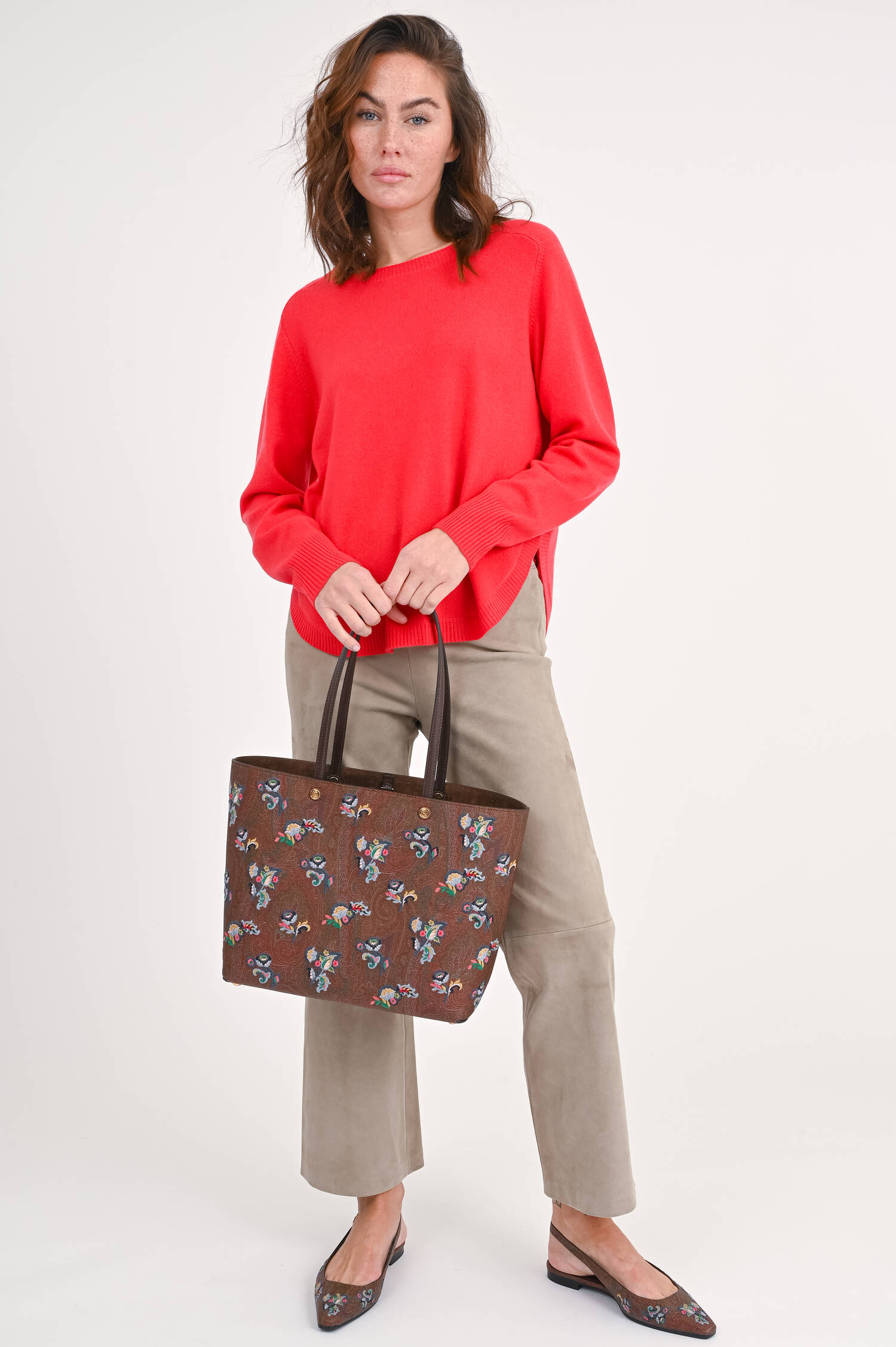 Sling-Ballerina mit Blumenstickerei in Braun