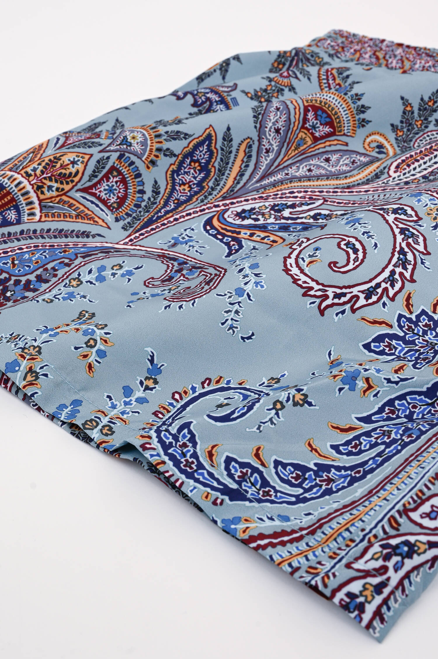 Badehose mit Paisley Print in Hellblau/Multicolor
