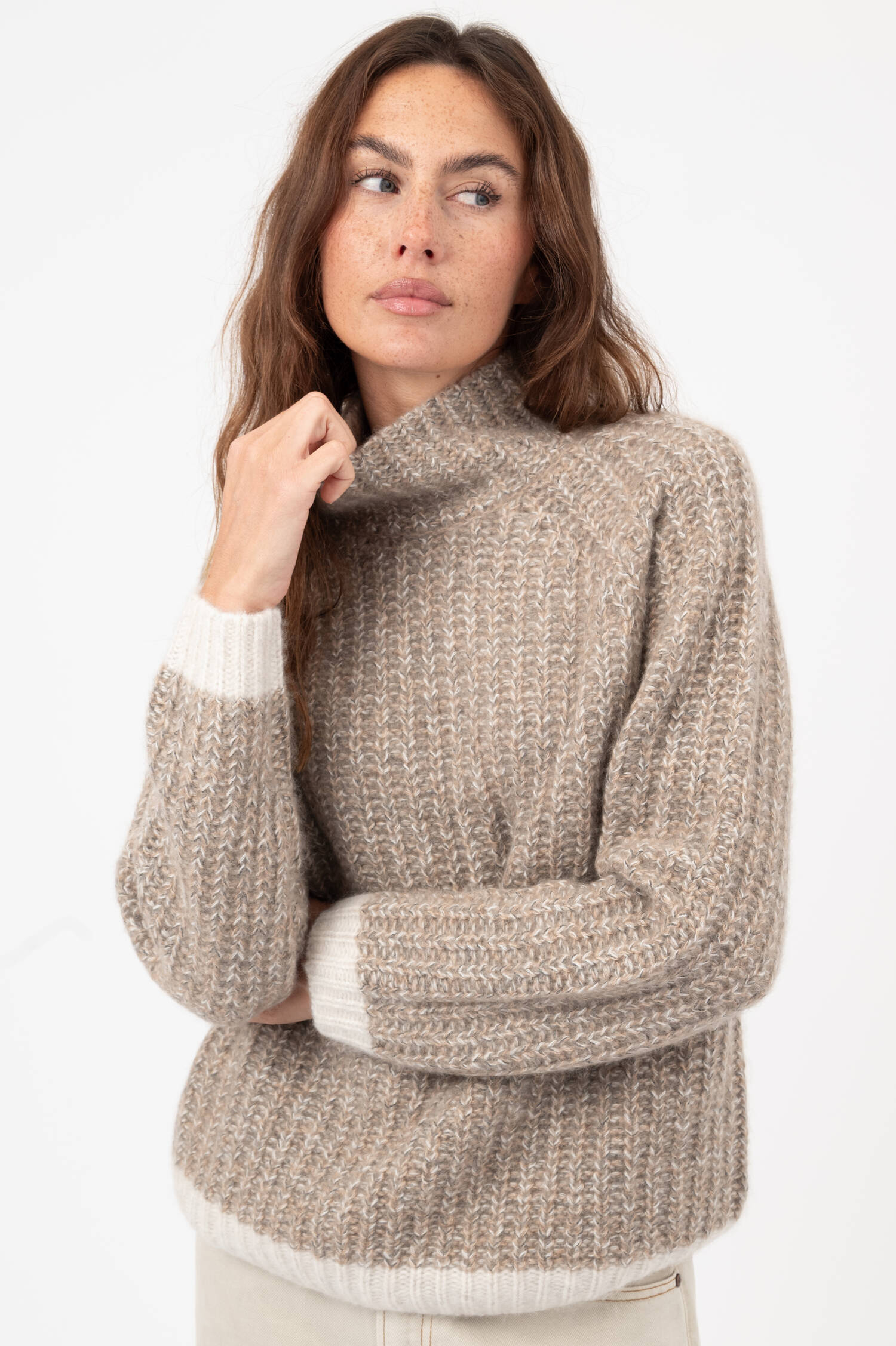 Stehkragen-Raglan-Pullover in Braun meliert Stehkragen-Raglan-Pullover in Braun meliert