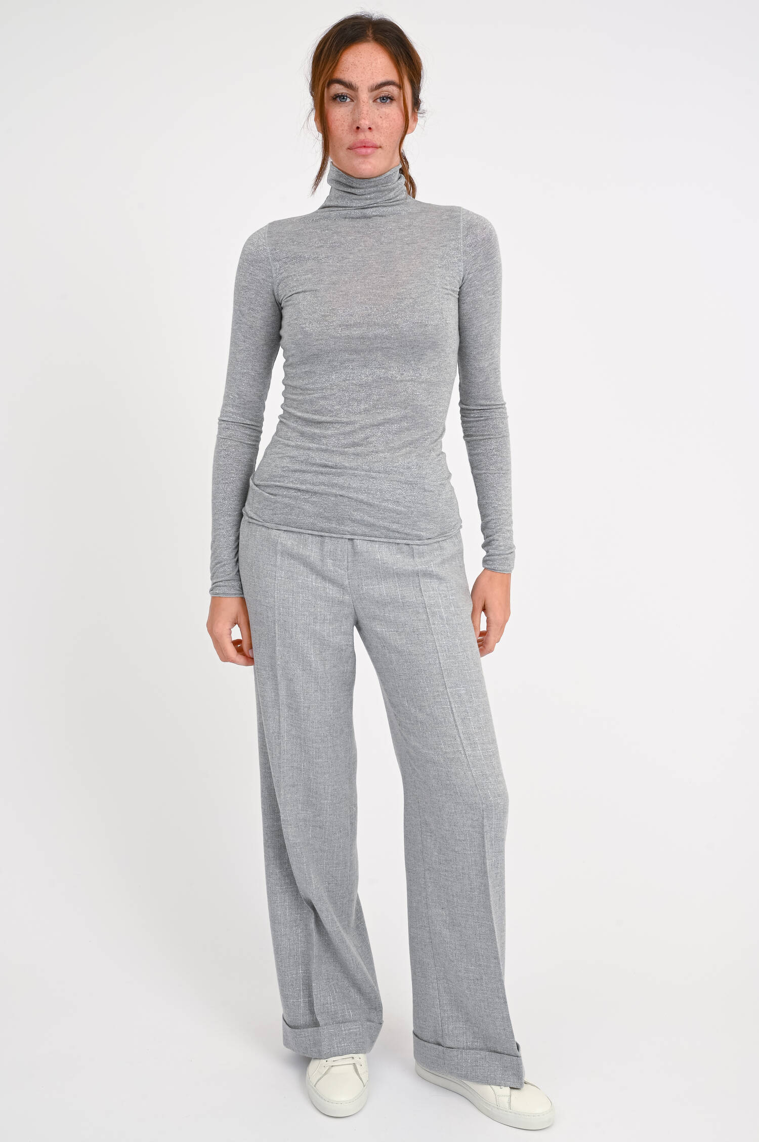 Hose mit Lurexfäden in Grau