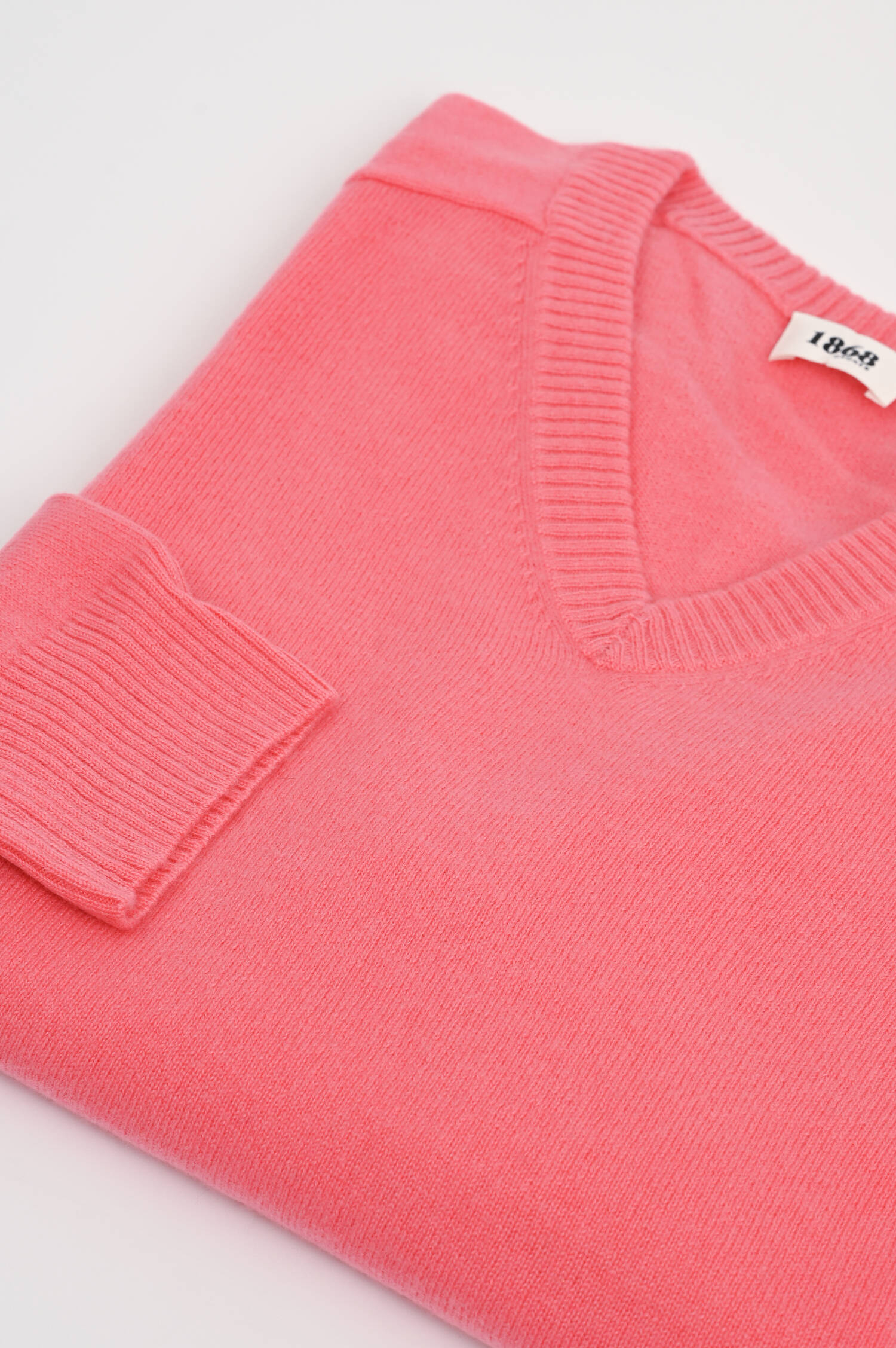 Cashmere V-Neck Pullover in Korall