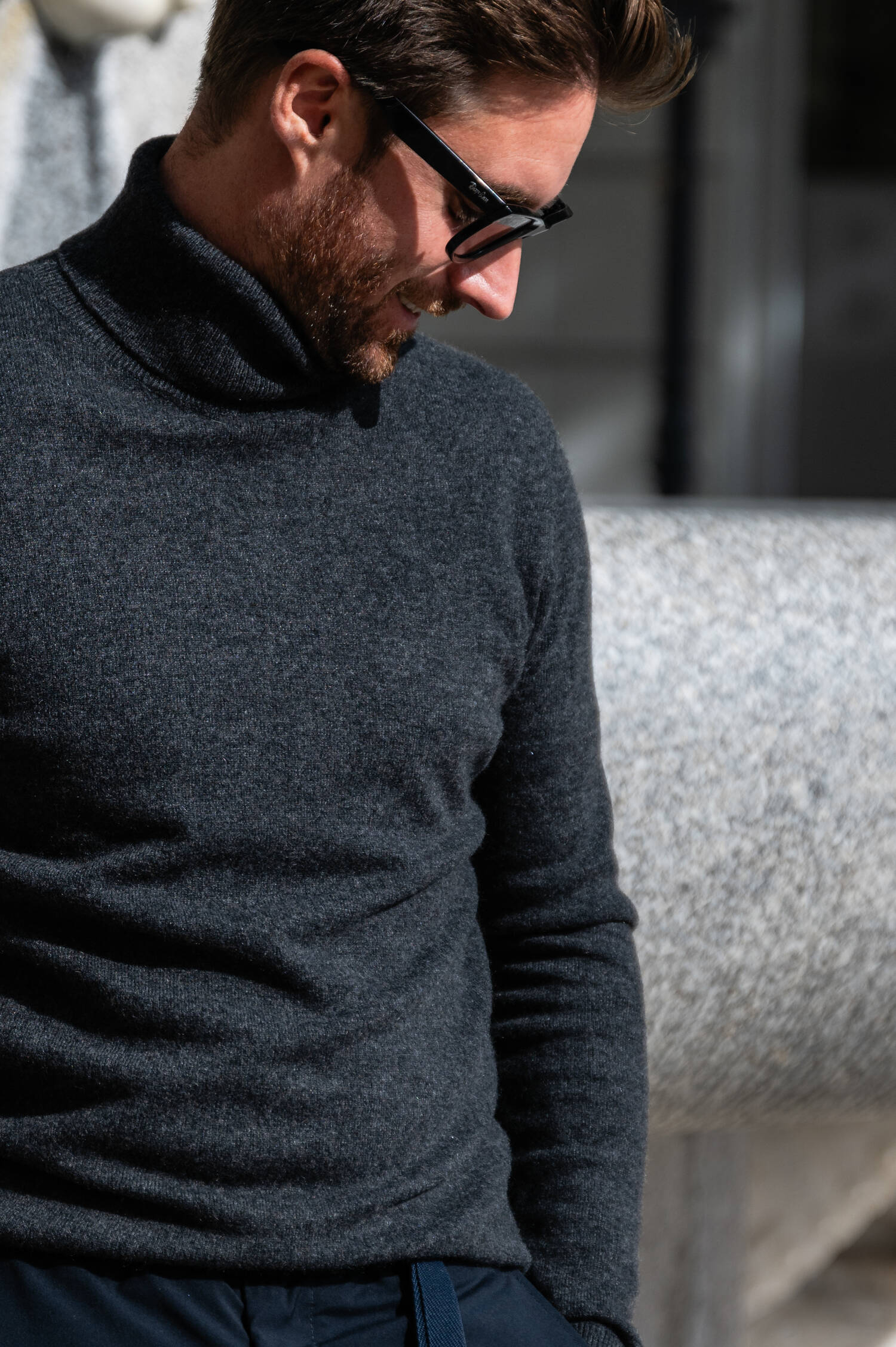 Rollkragenpullover aus Cashmere in Anthrazit