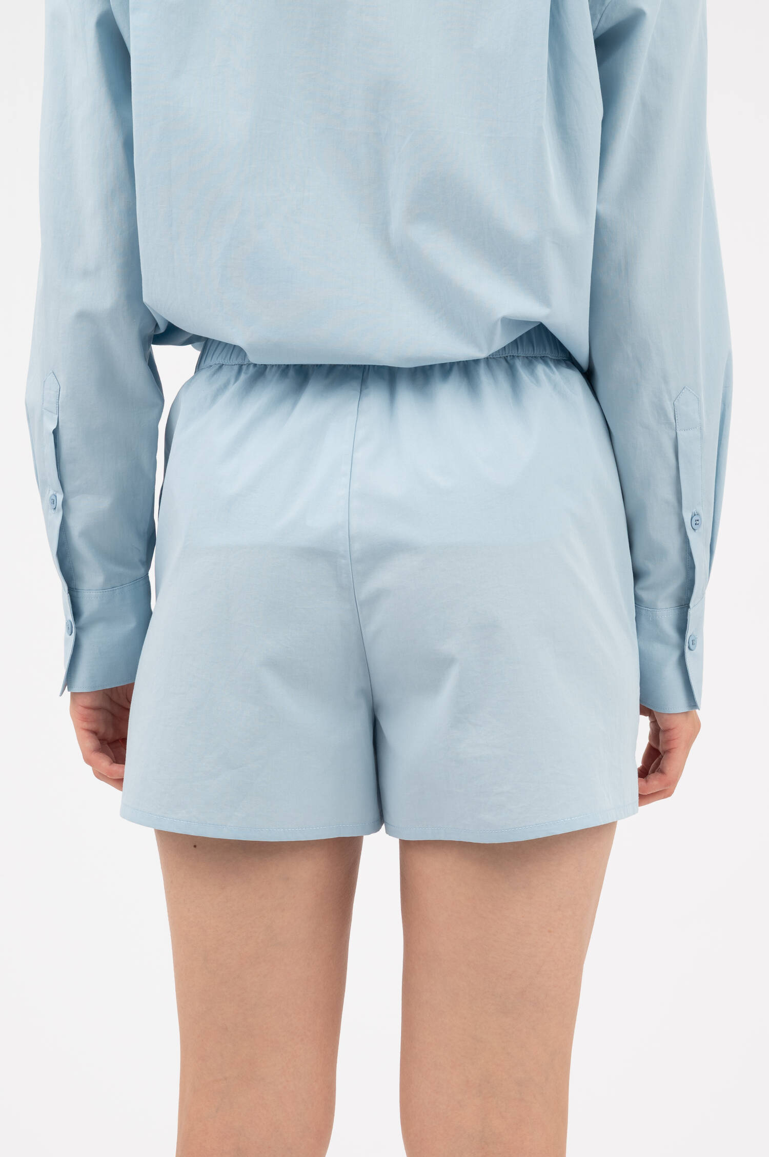 Relaxed Shorts in Hellblau