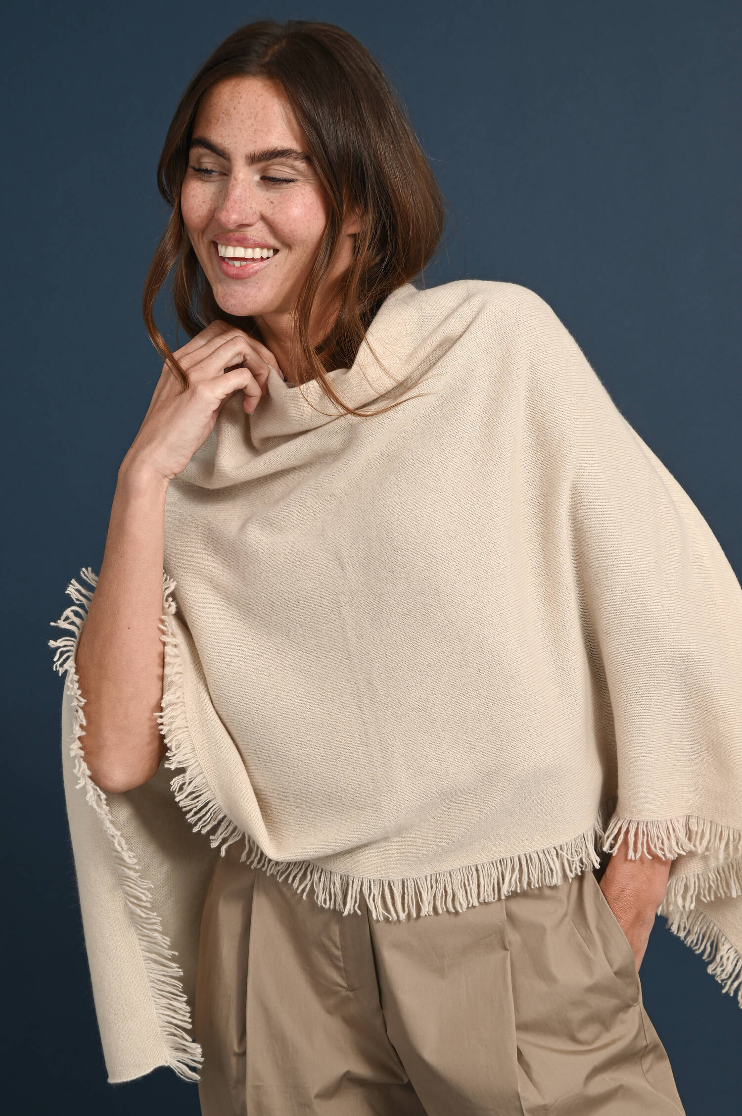 Poncho aus Cashmere in Beige
