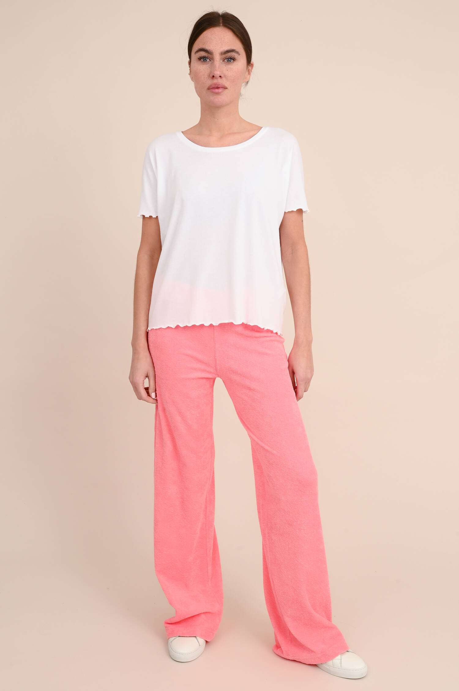 Shirt mit Rüschensaum in Weiß