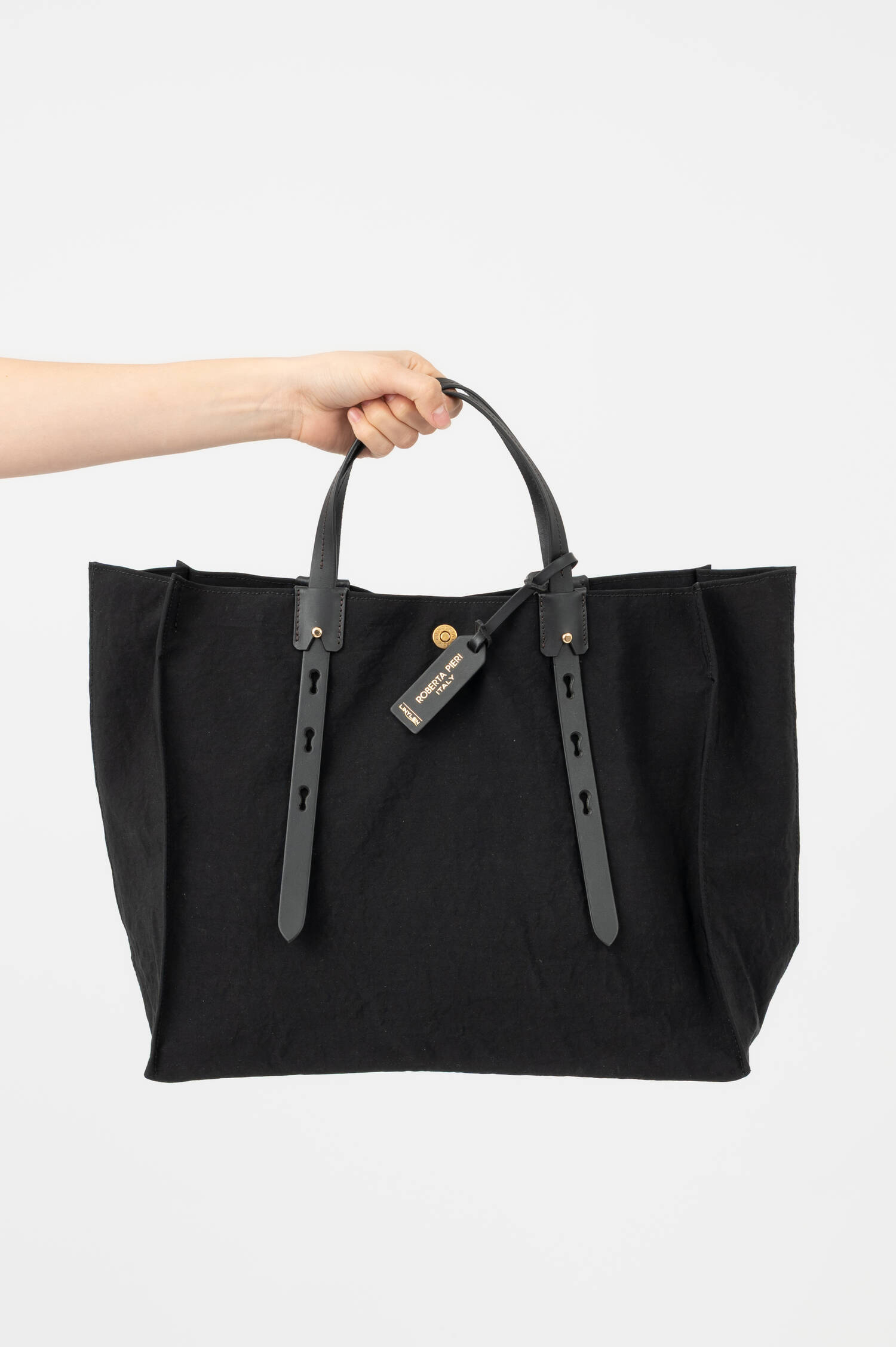 Tasche EDGE TOTE 42 in Schwarz Tasche EDGE TOTE 42 in Schwarz