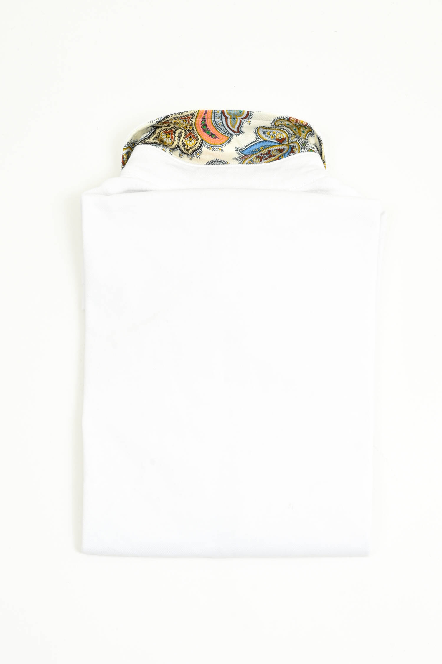 Kurzarm-Polo mit gemustertem Kragen in Weiß Kurzarm-Polo mit gemustertem Kragen in Weiß