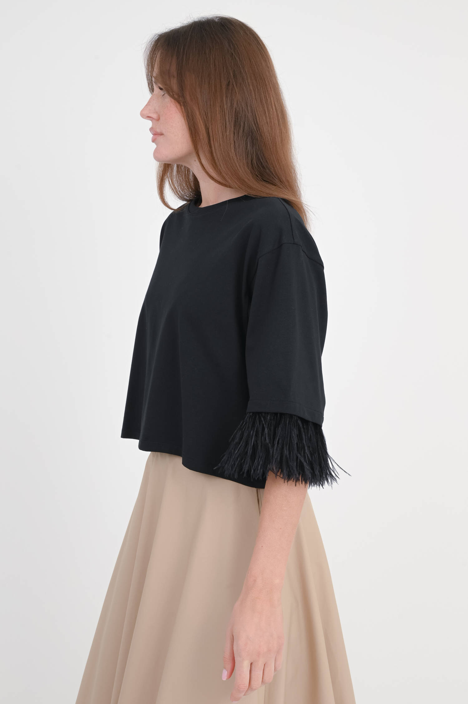 Oversize T-Shirt mit Feder-Details in Schwarz