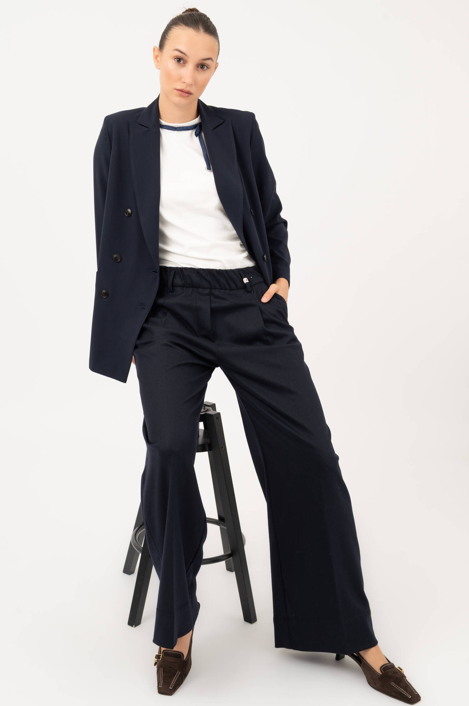 Blazer mit Spitzkragen in Navy Blazer mit Spitzkragen in Navy