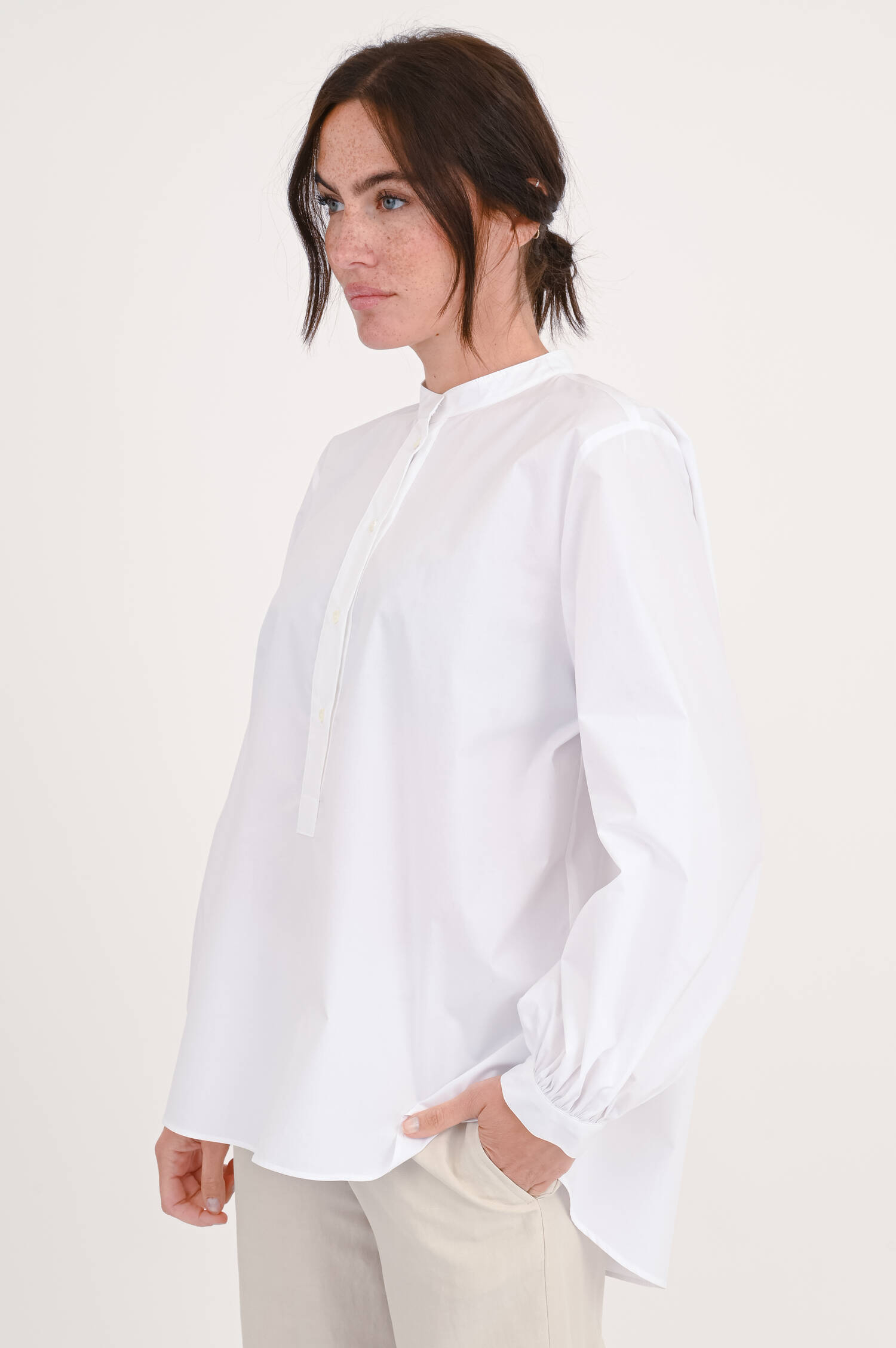 Bluse aus Baumwolle mit Tunika-Ausschnitt in Weiß Bluse aus Baumwolle mit Tunika-Ausschnitt in Weiß