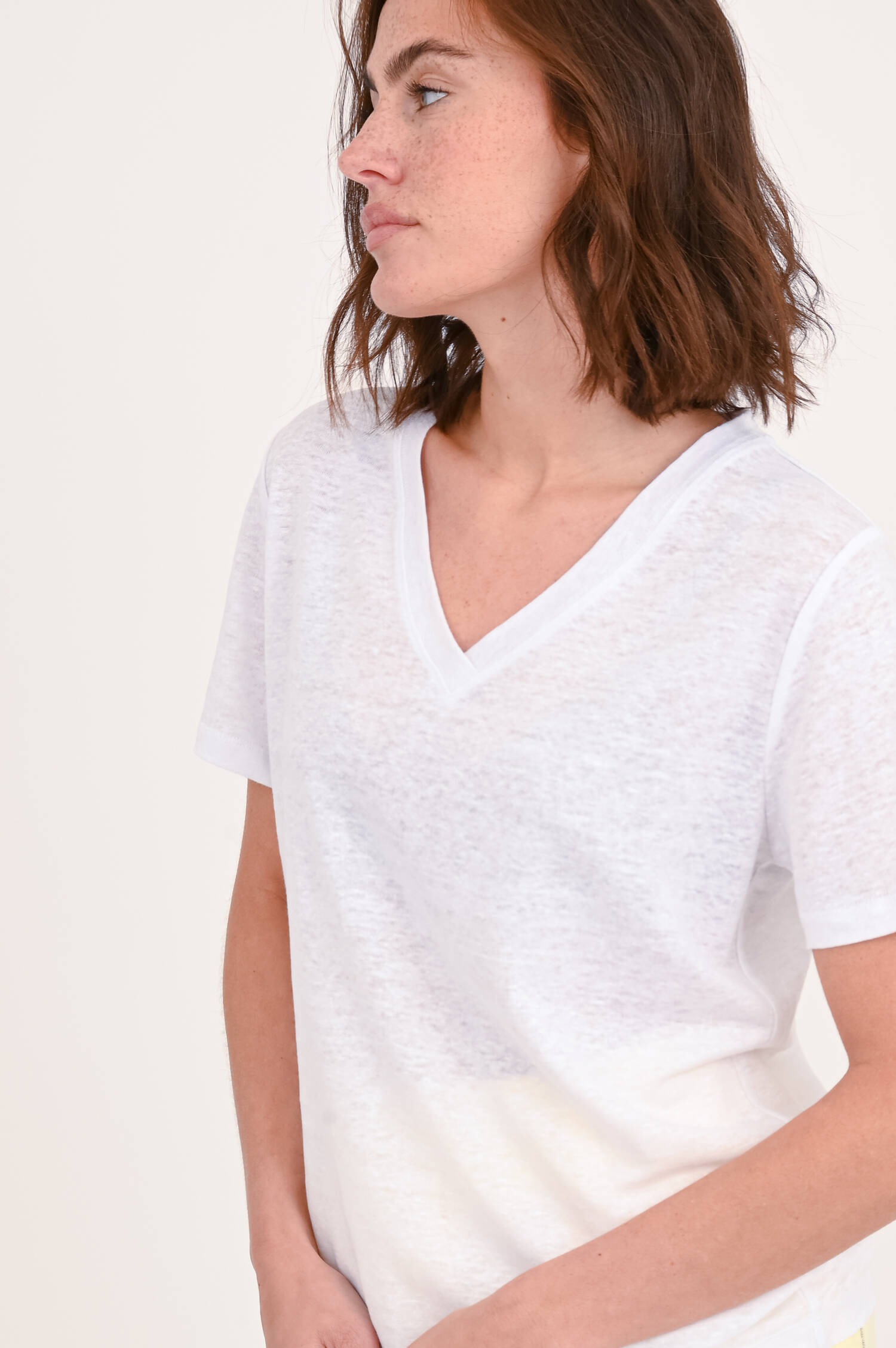 Leinenshirt mit V-Ausschnitt in Weiss