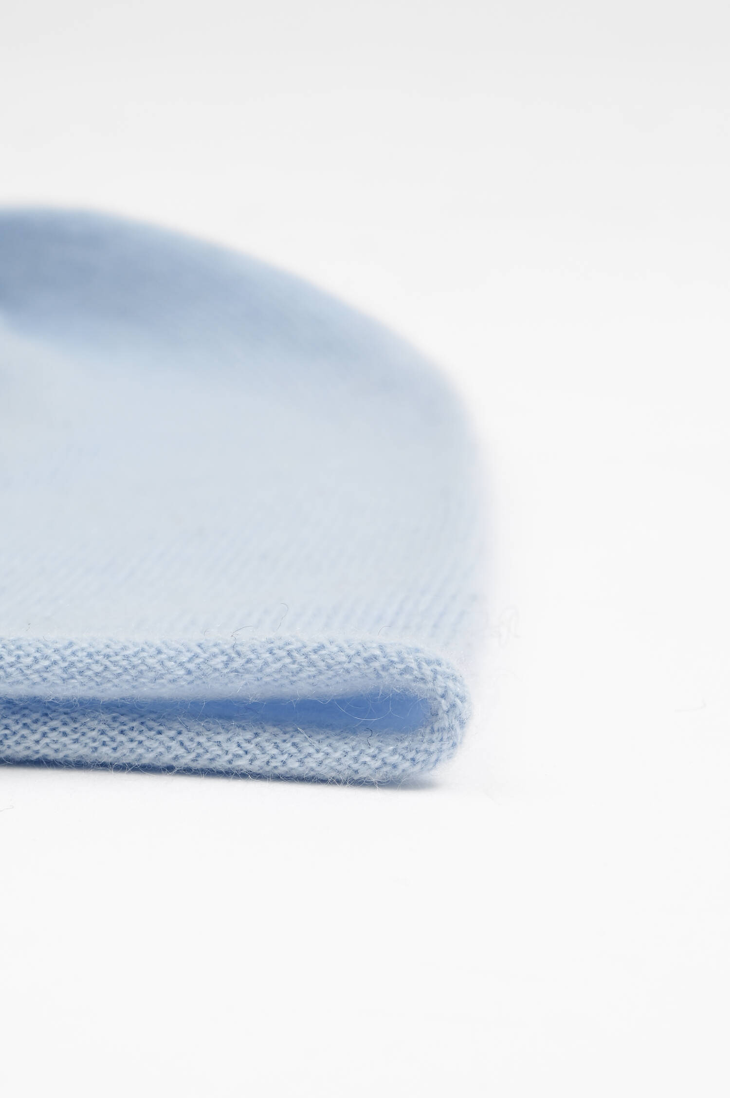 Feinstrick-Mütze mit Rollsaum in Hellblau Feinstrick-Mütze mit Rollsaum in Hellblau