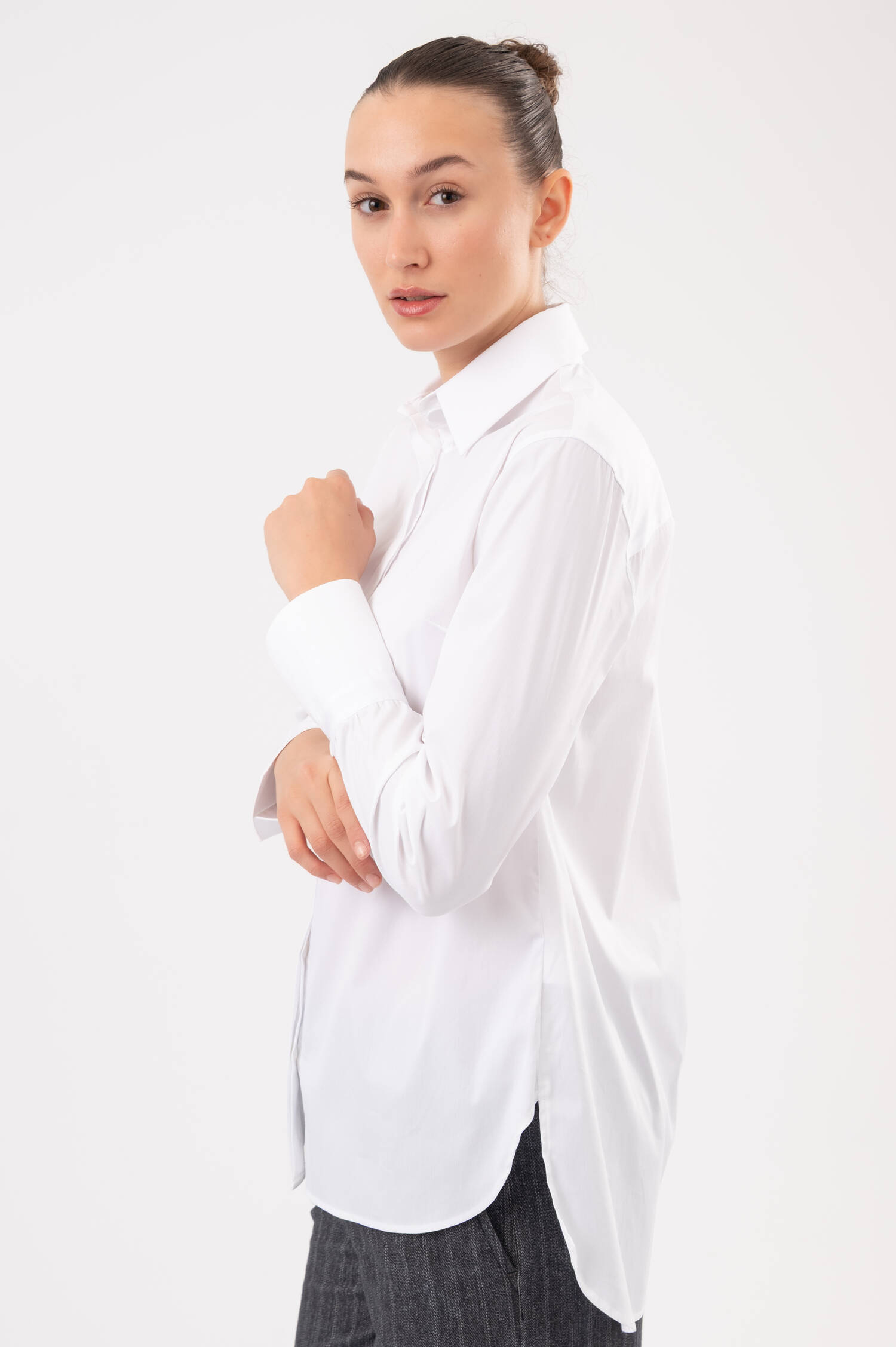 Bluse mit verlängertem Rücken in Weiß