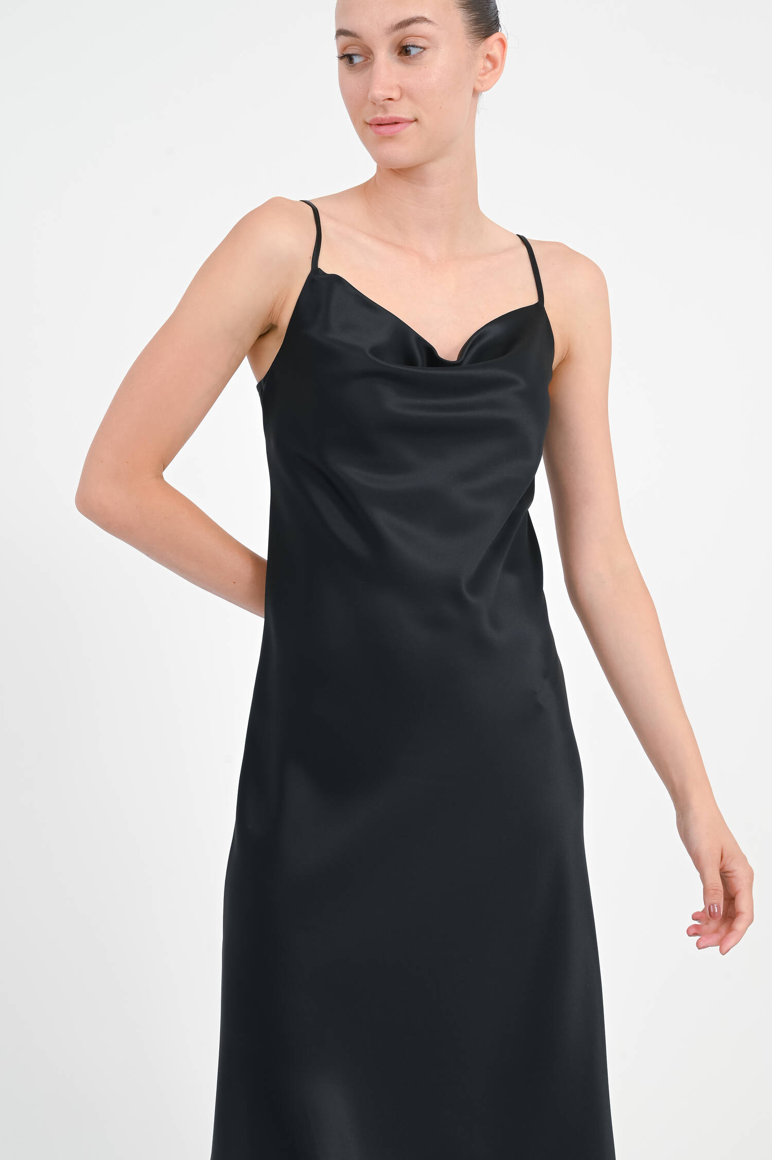 Midi-Satinkleid in Schwarz