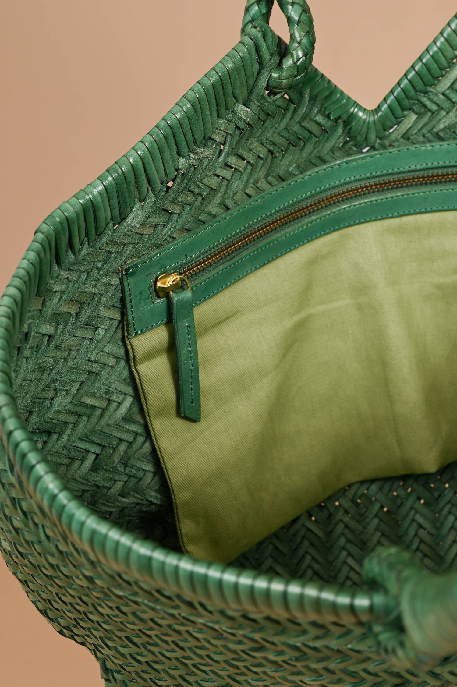 Leder Flecht Tote Bag CRUDELIA in Sagegrün