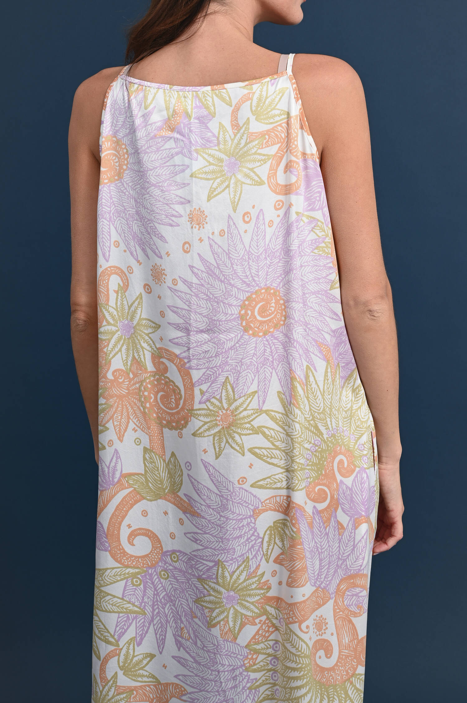 Seidenschlupfkleid mit Floralem Tropischen Print