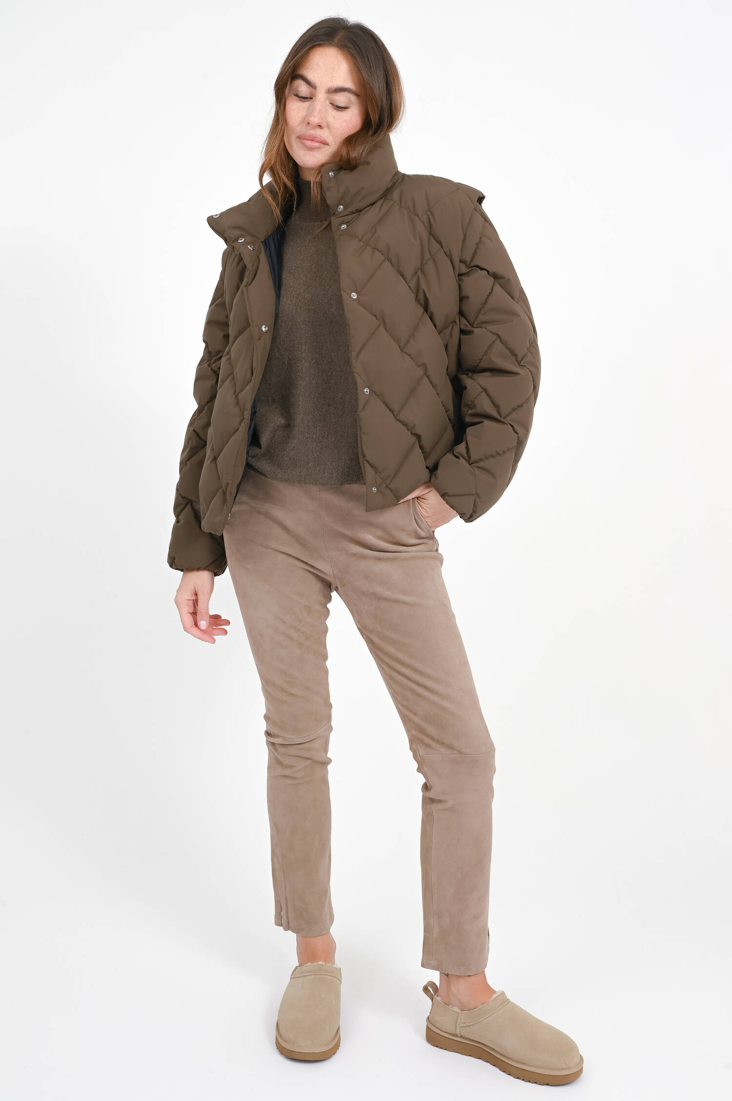 Daunenjacke mit abnehmbaren Armen in Schlamm Daunenjacke mit abnehmbaren Armen in Schlamm