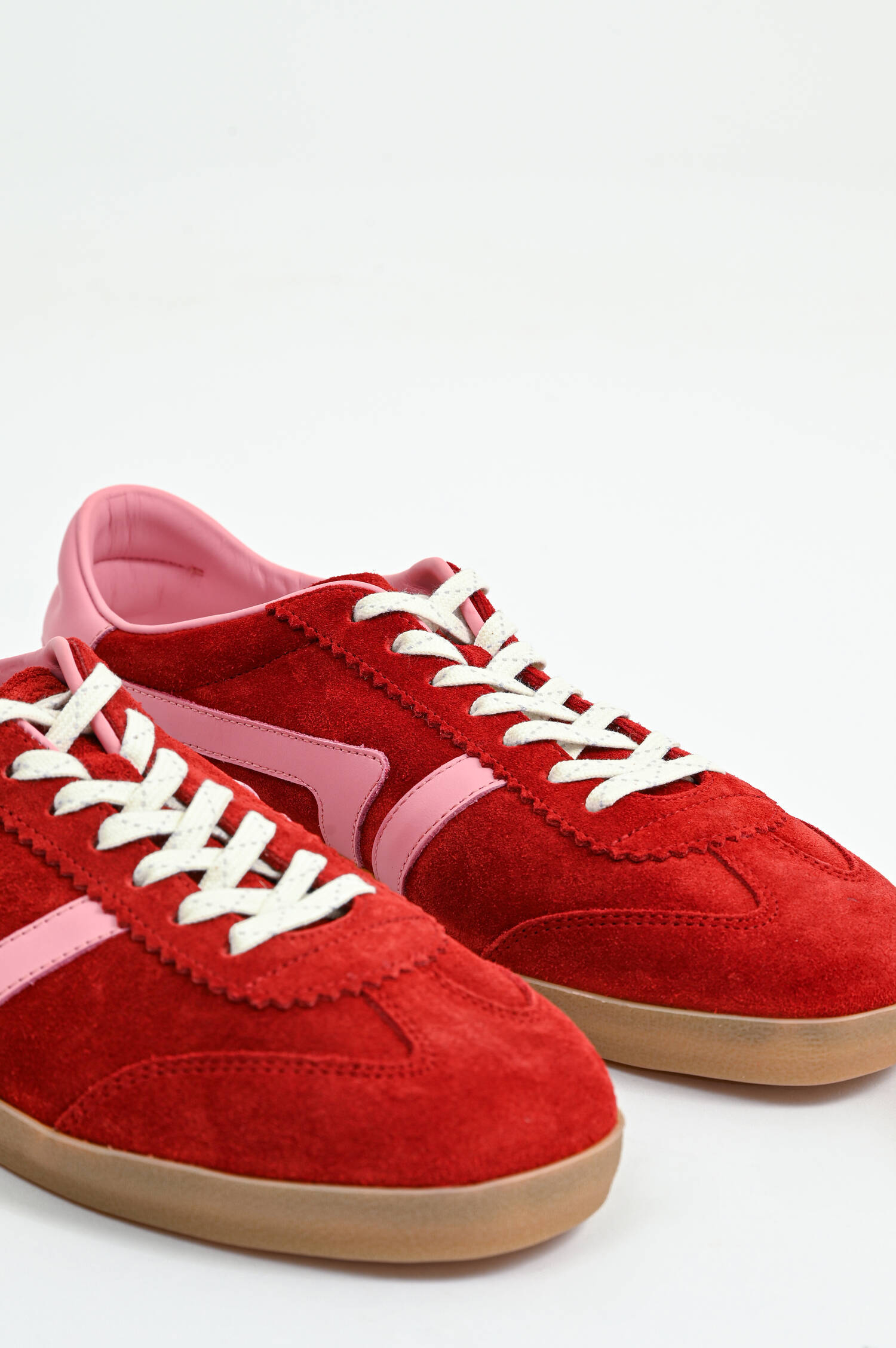 Sneaker aus Veloursleder in Cherry Red
