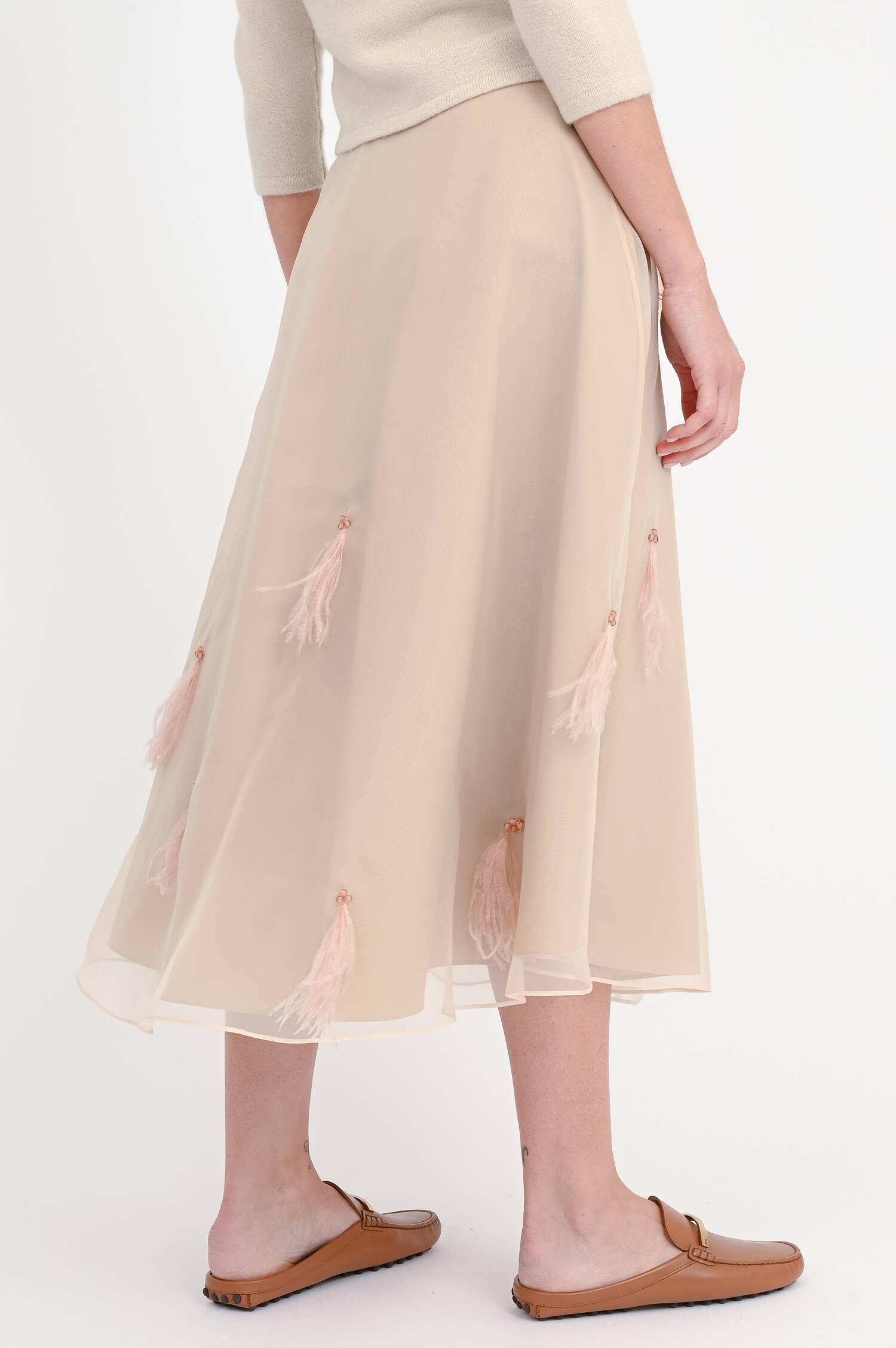 Seiden-Midi-Rock mit Federn in Soft Tan