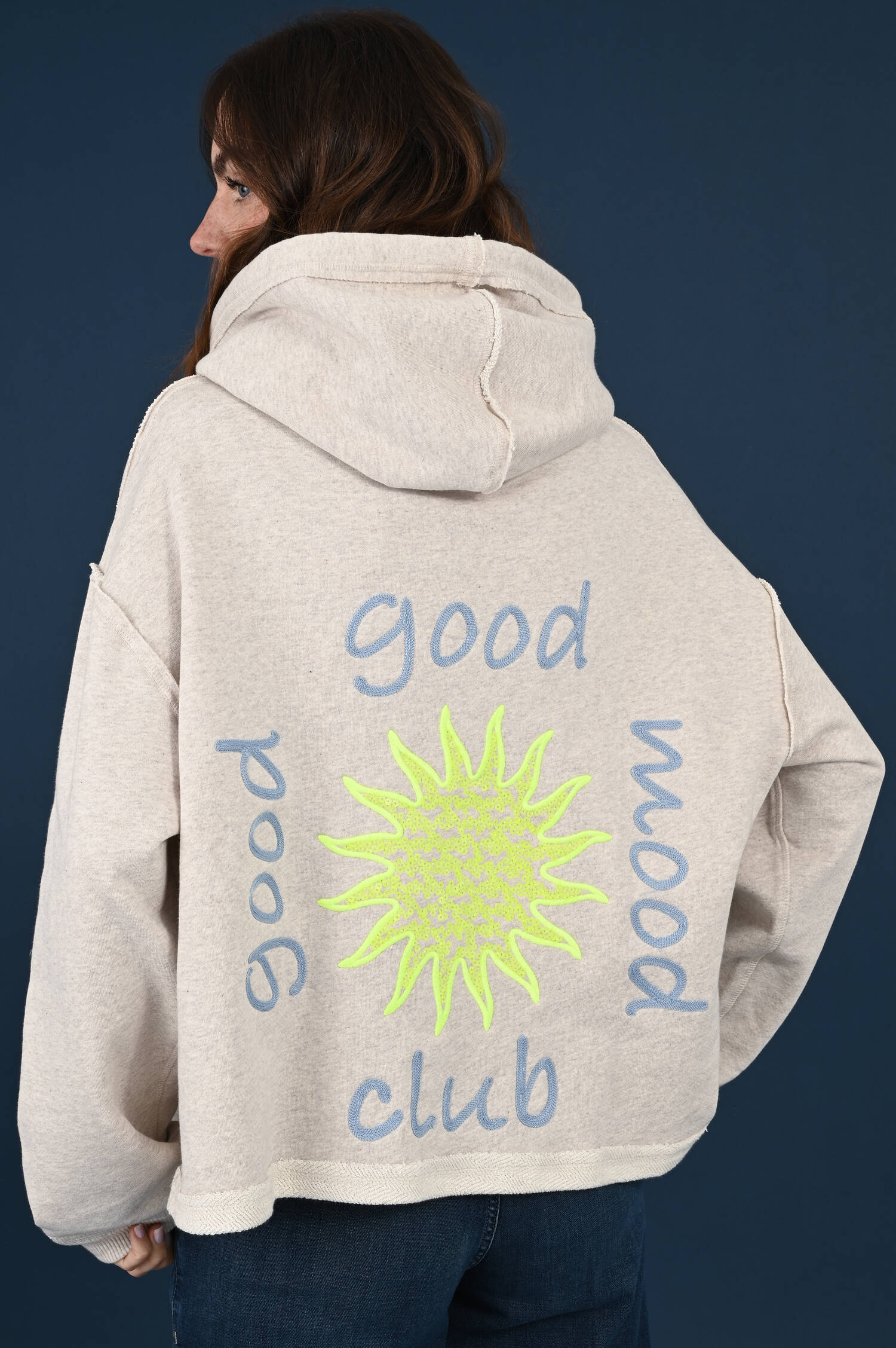 Kapuzensweater Good Mood Club in Light Beige Kapuzensweater Good Mood Club in Light Beige