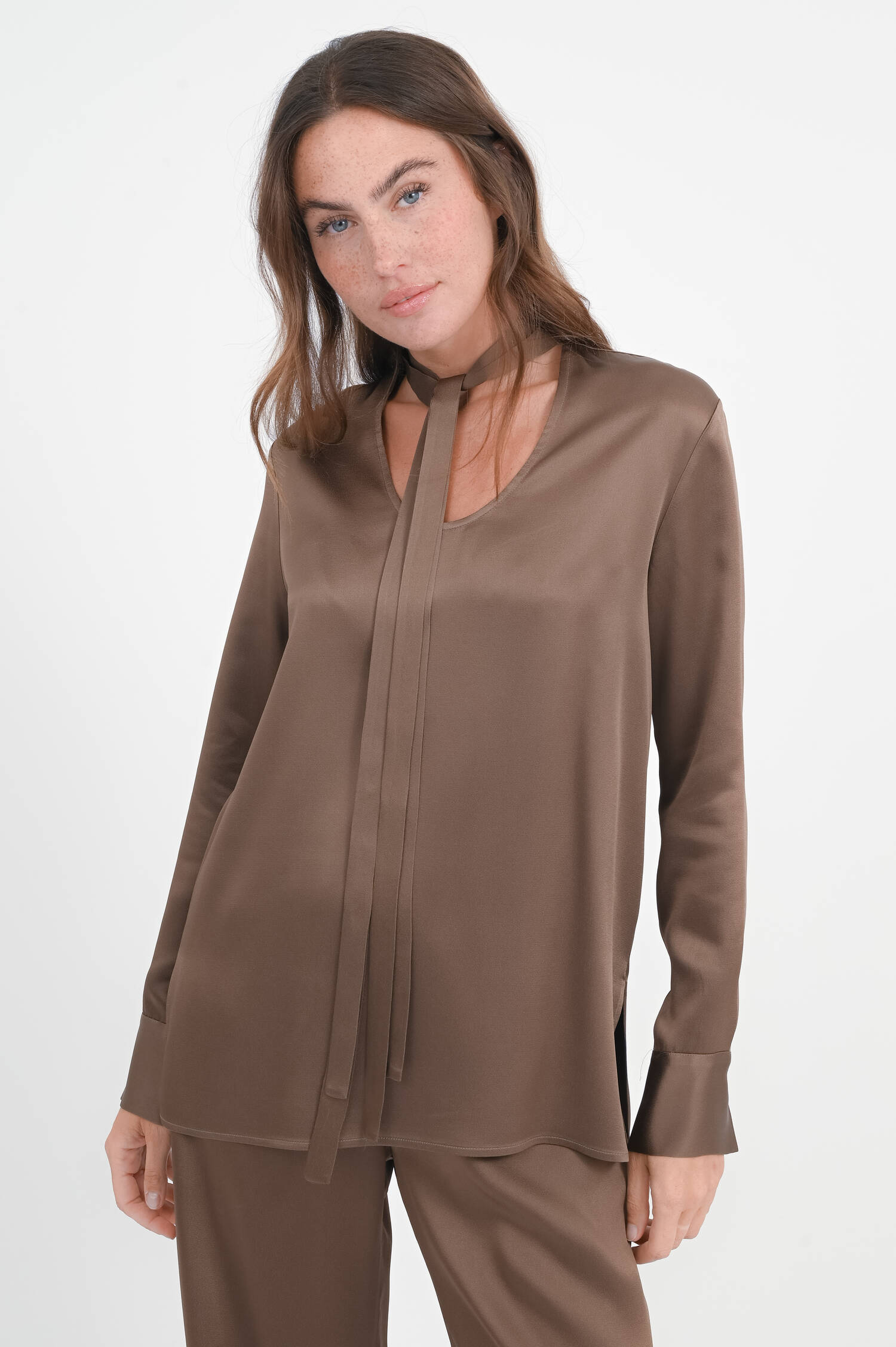 Satin-Schluppenbluse in Marron