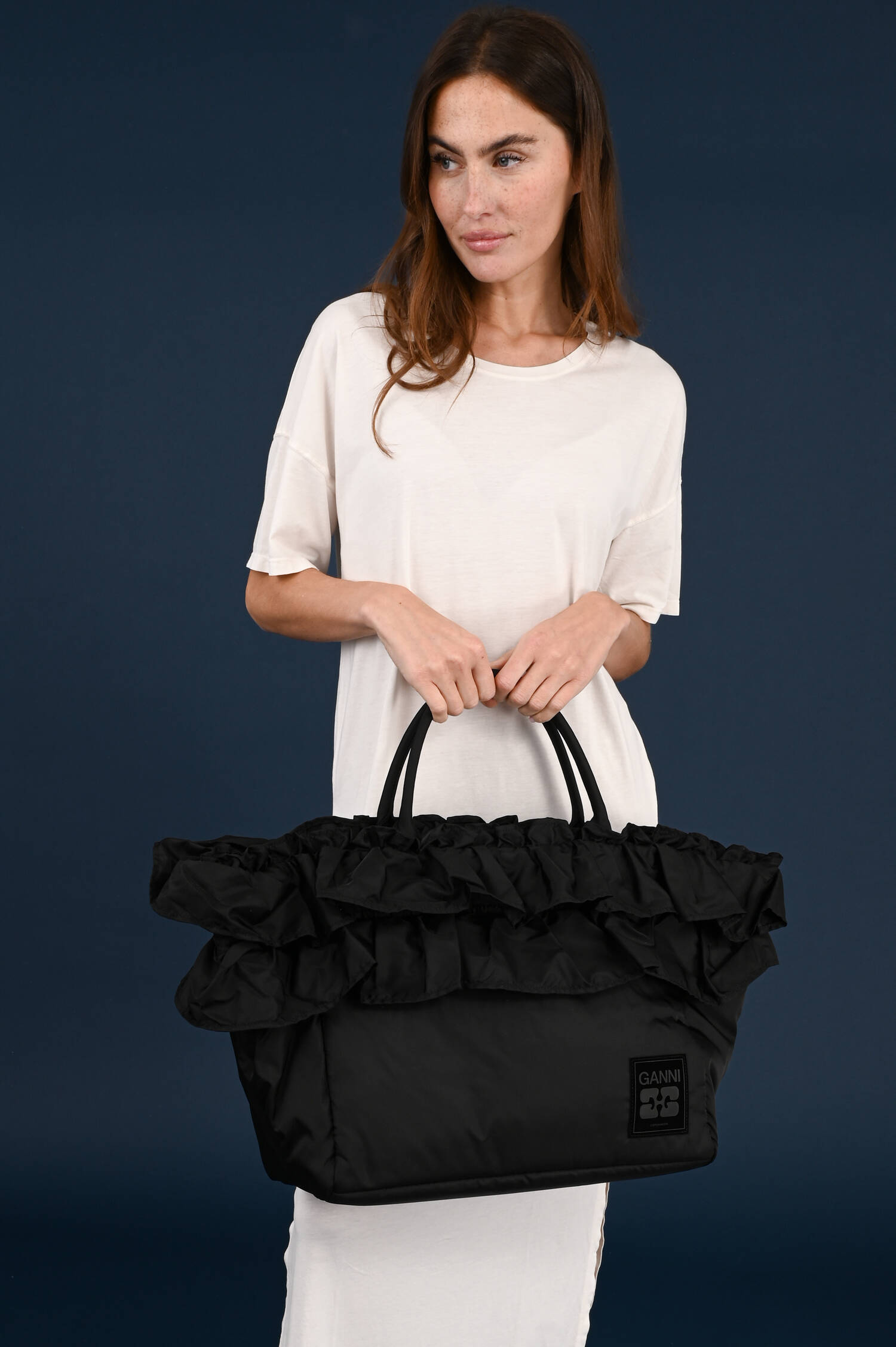 XXL Shopper Ruffle in Schwarz