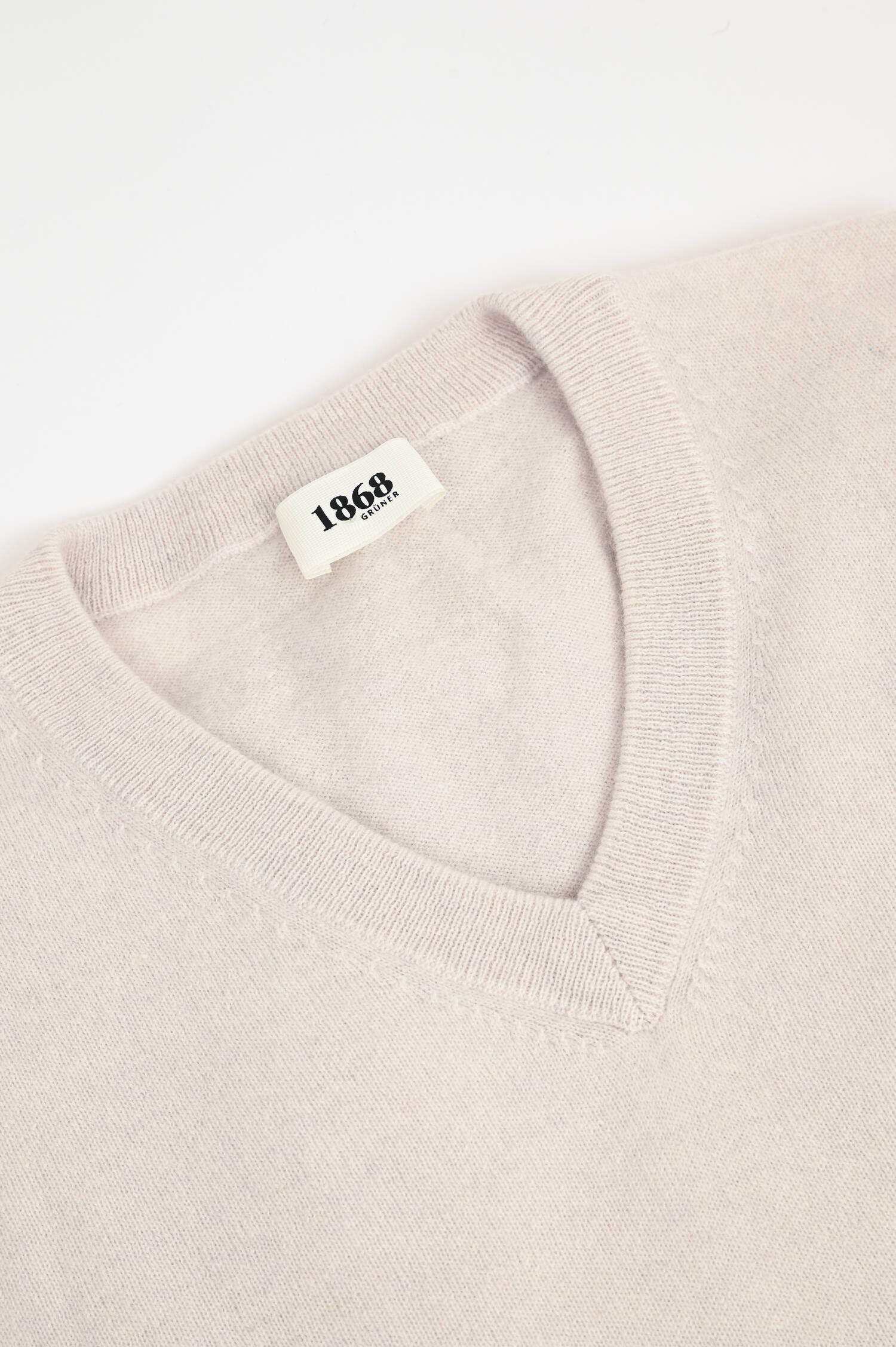 Cashmerepullover mit V-Neck in Hellbeige