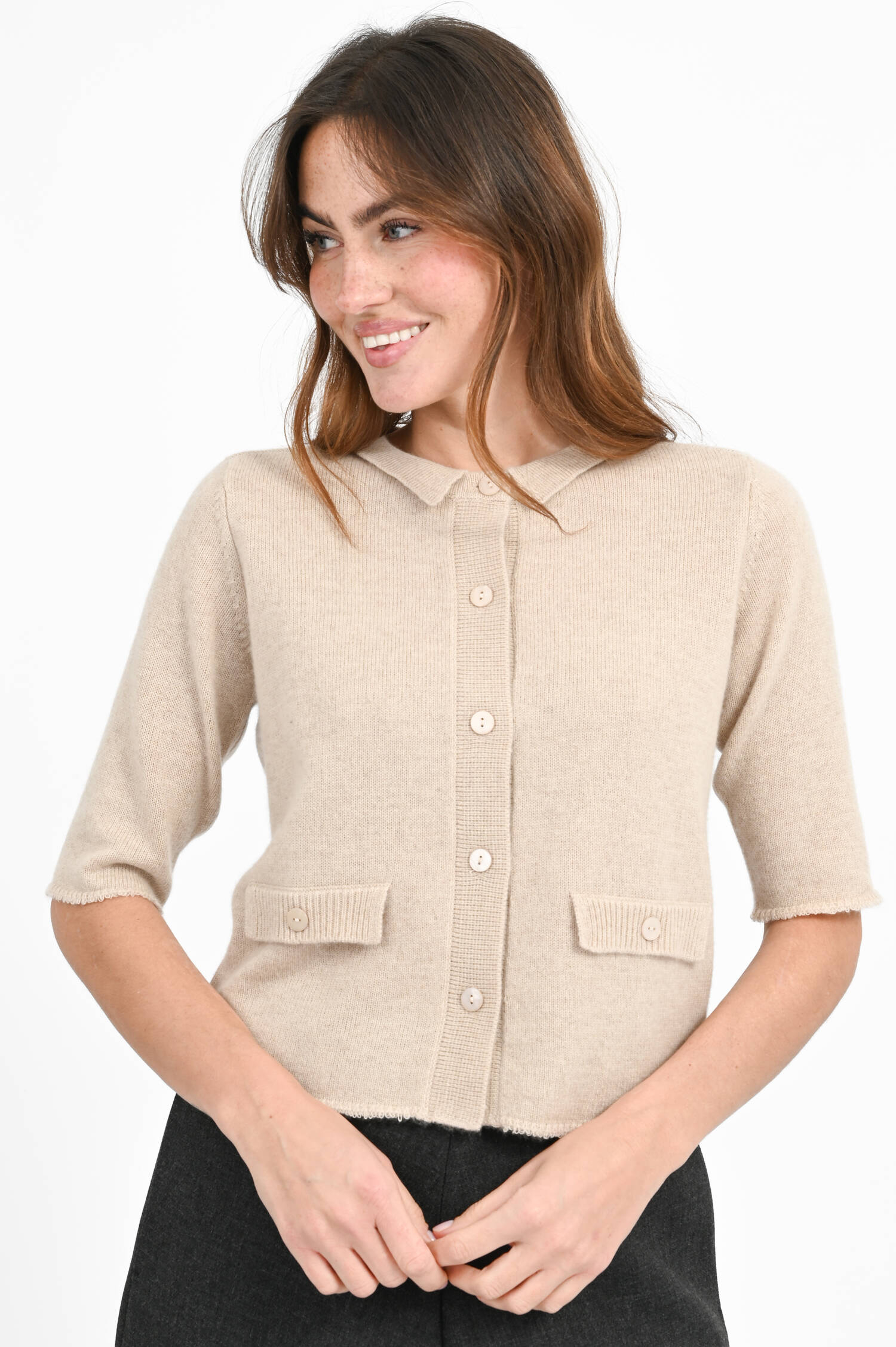 Kurzarm Cardigan aus Cashmere-Mix in Sand Kurzarm Cardigan aus Cashmere-Mix in Sand