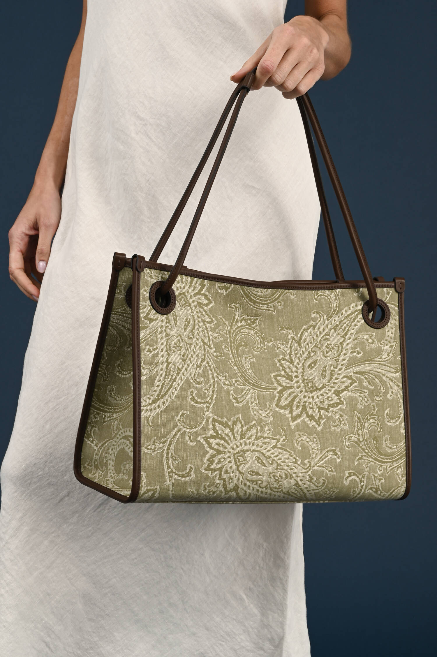 Denim Shopper mit Jacquardmuster in Naturgrün