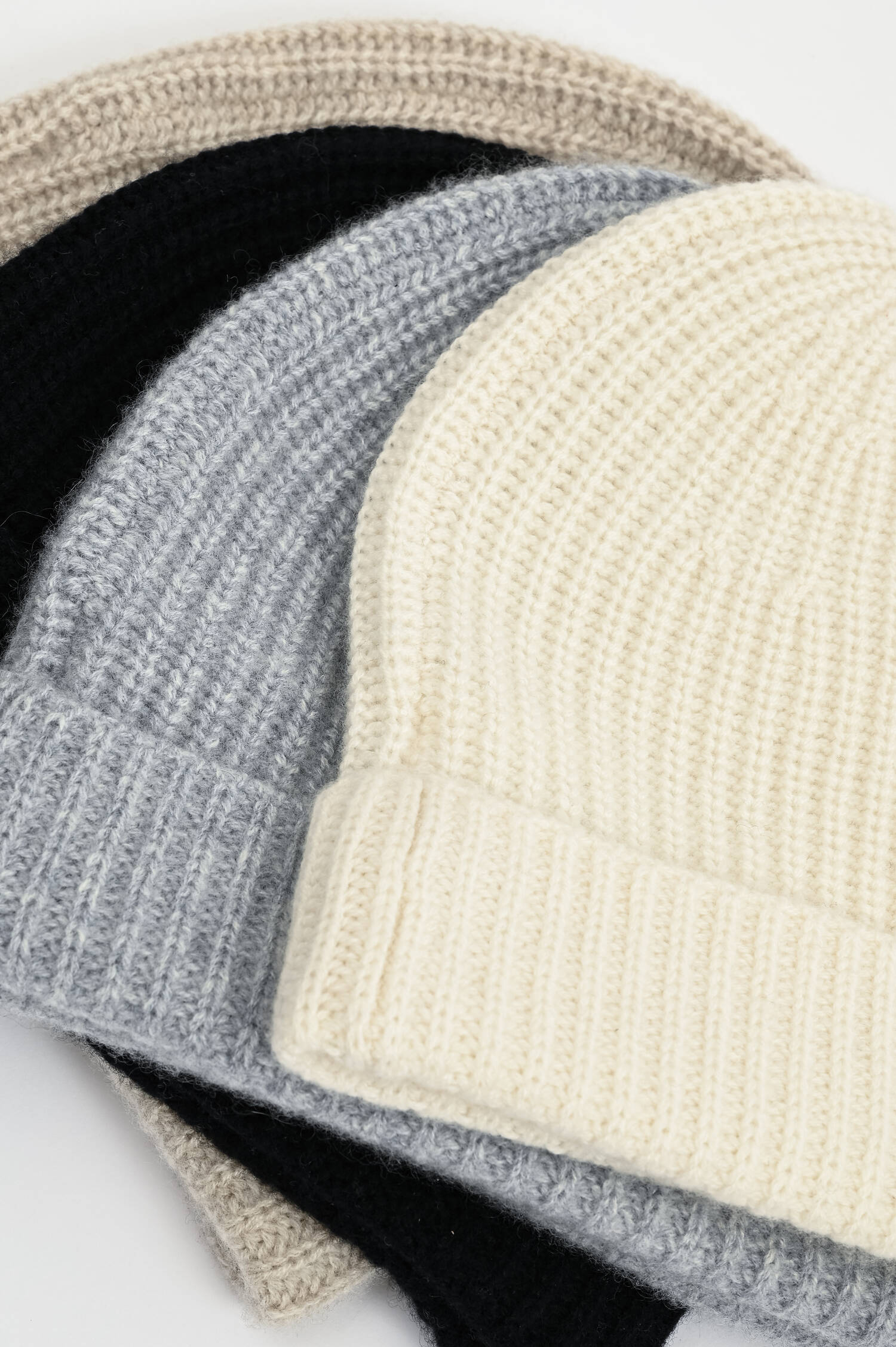 Rippstrickmütze aus Cashmere in Creme