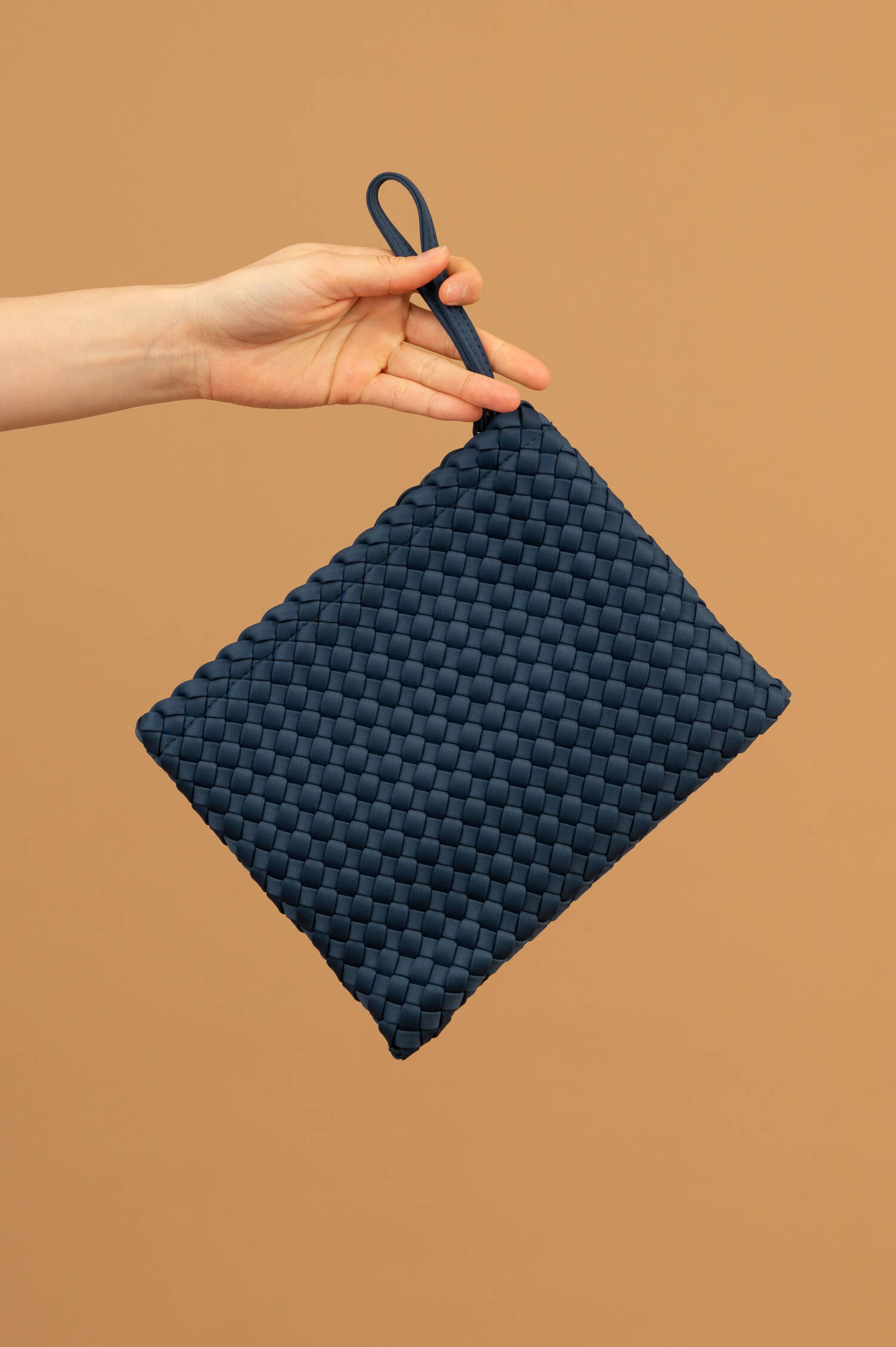 Neopren Clutch in Navy