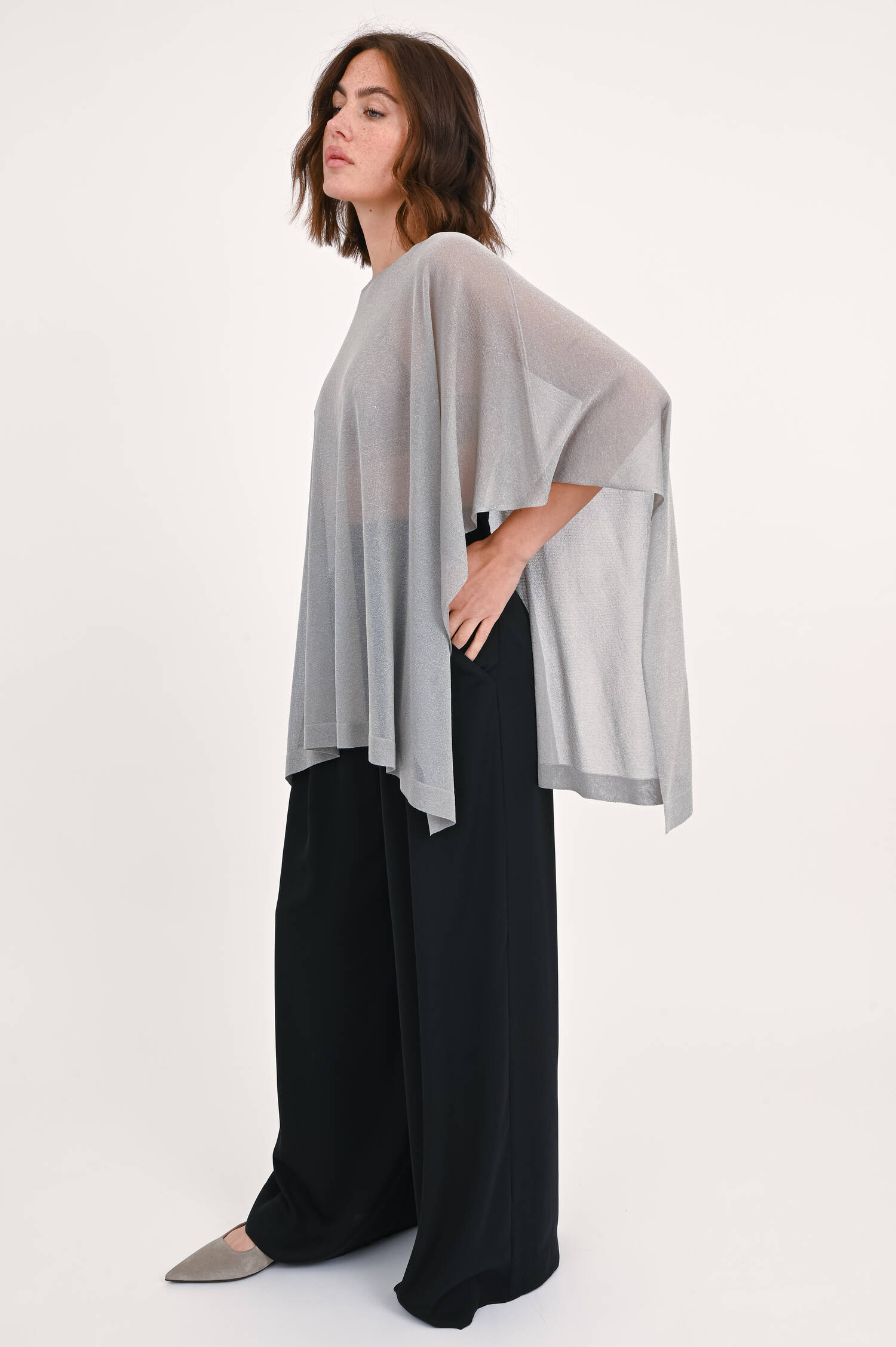 Poncho mit Lurex-Fäden in Silber
