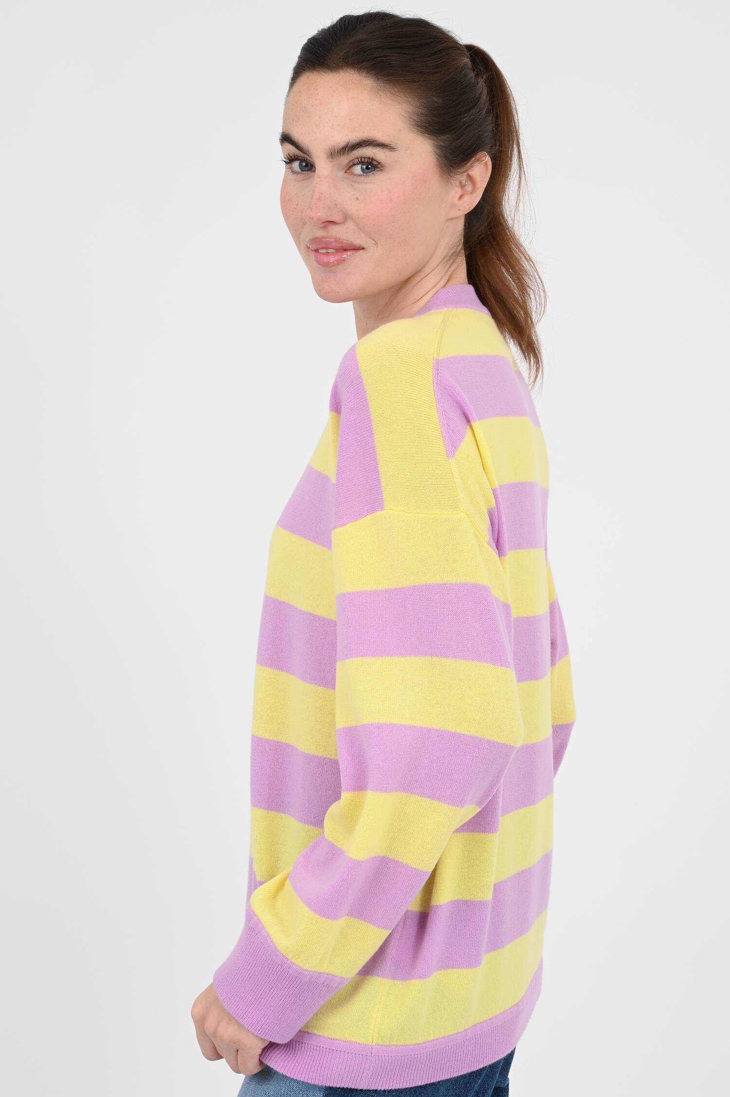 Pullover im Streifen-Design in Lila/Gelb