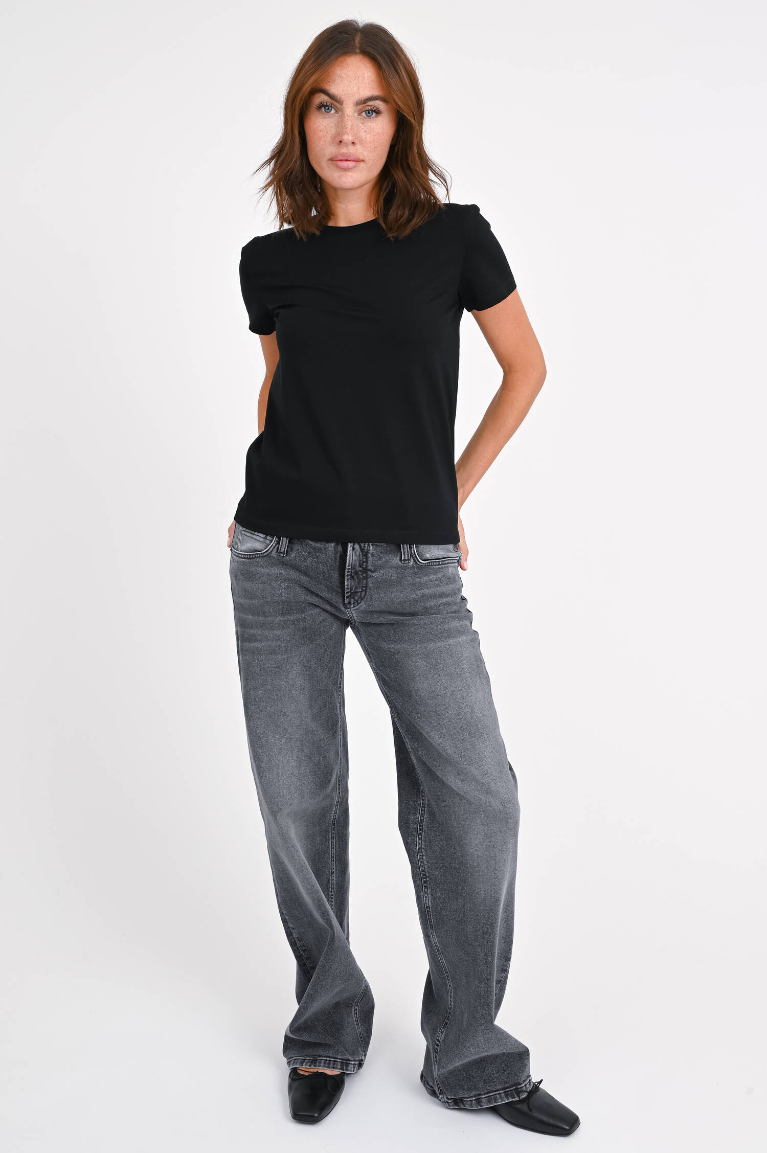 T-Shirt MIA in Schwarz
