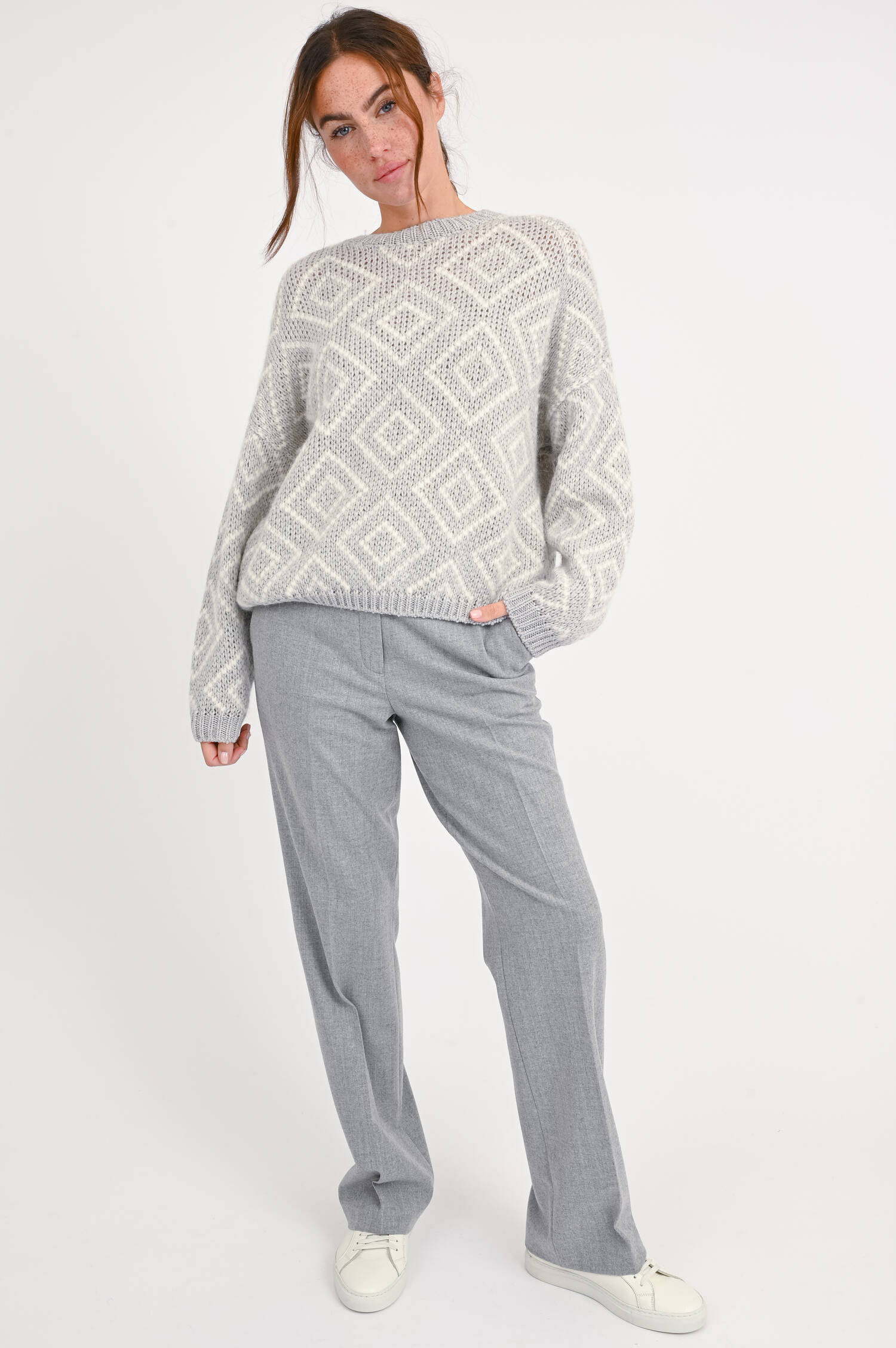 Pullover aus Wollmix in Hellgrau/Weiß gemustert Pullover aus Wollmix in Hellgrau/Weiß gemustert