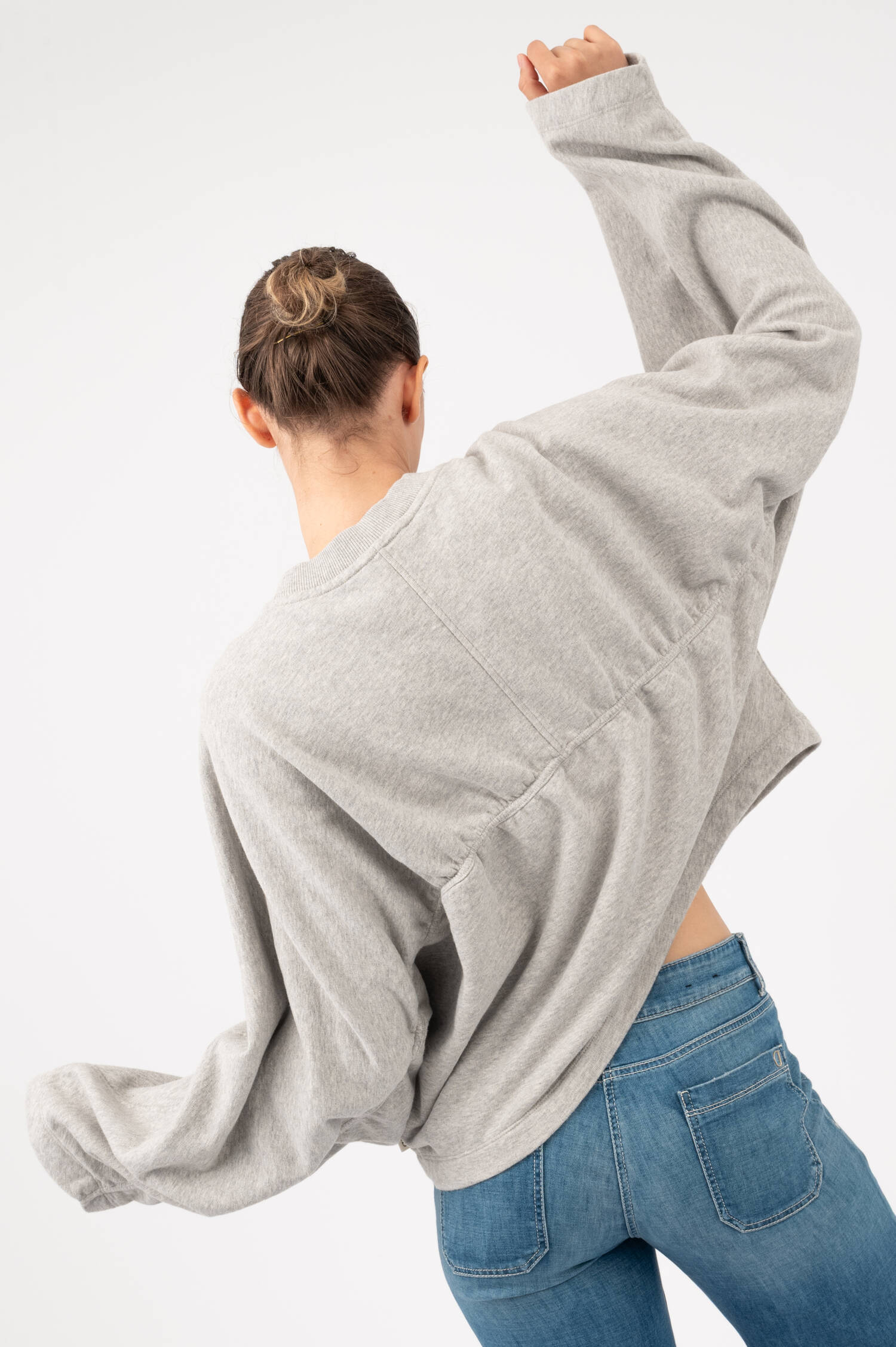Sweater mit geraffter Rückennaht in Grau