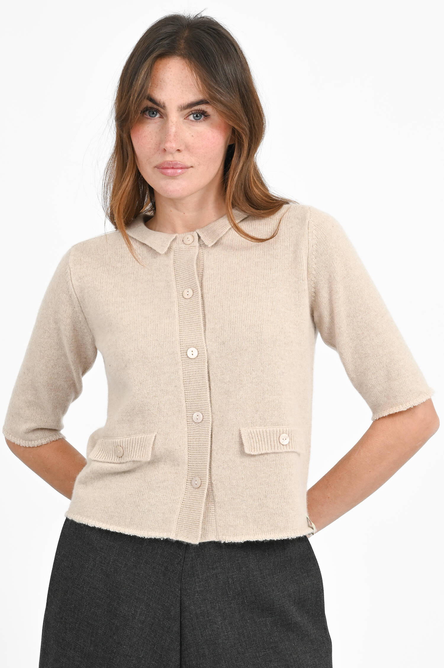 Kurzarm Cardigan aus Cashmere-Mix in Sand Kurzarm Cardigan aus Cashmere-Mix in Sand