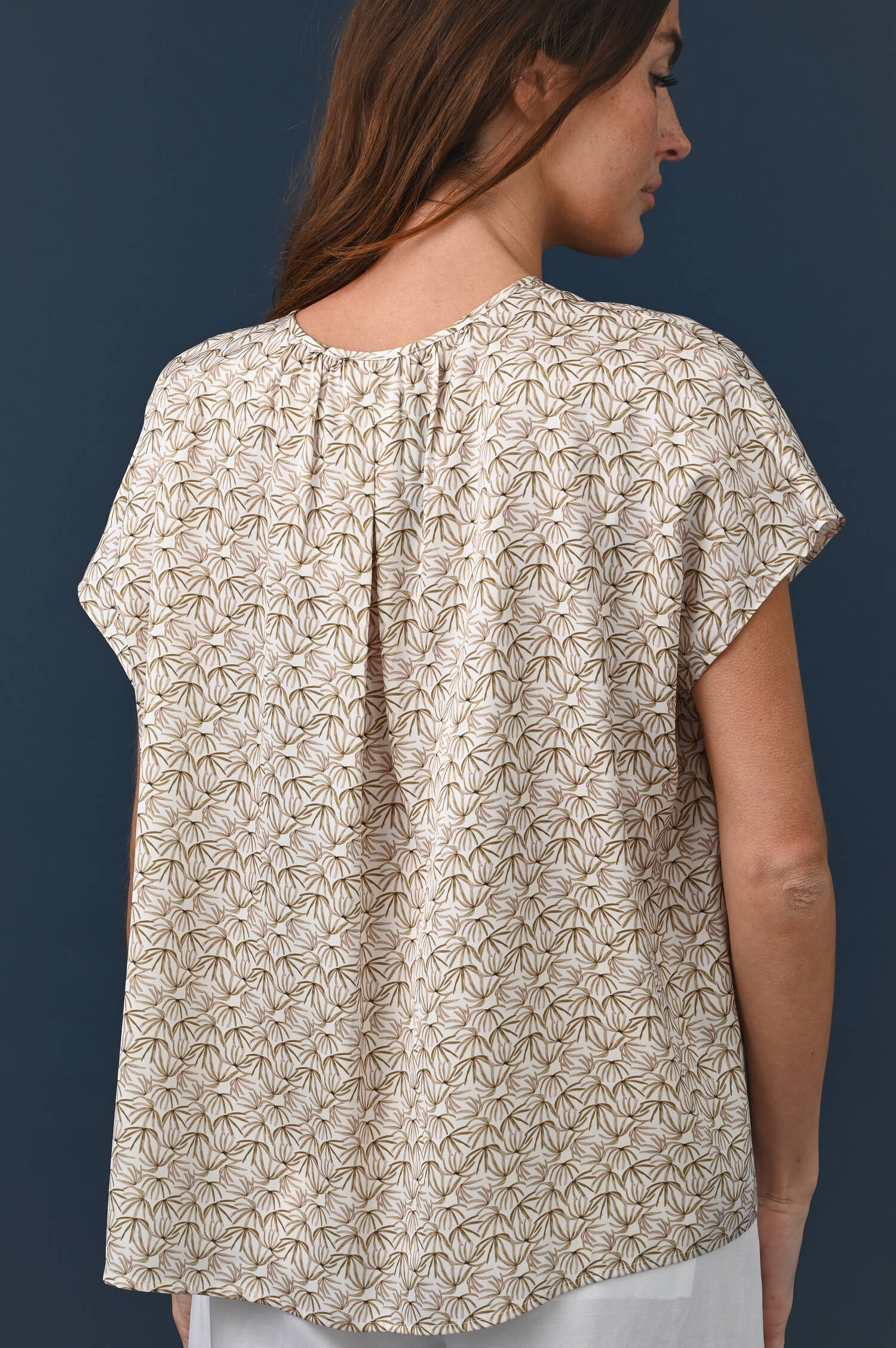 Seidenmix Bluse HATA mit Blattmuster