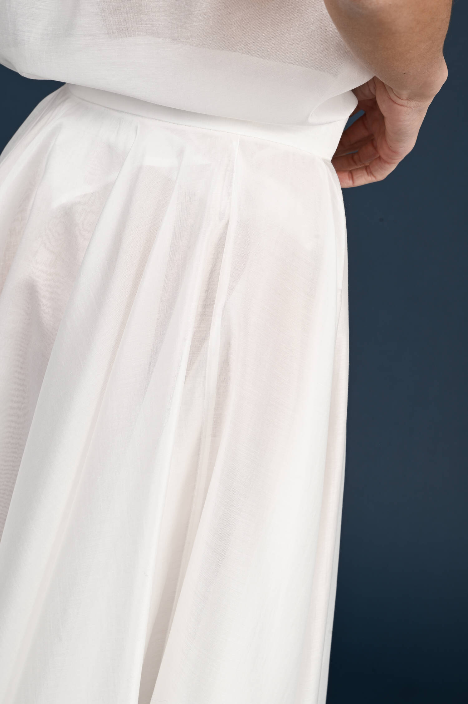 Satinrock in Biancowhite Satinrock in Biancowhite