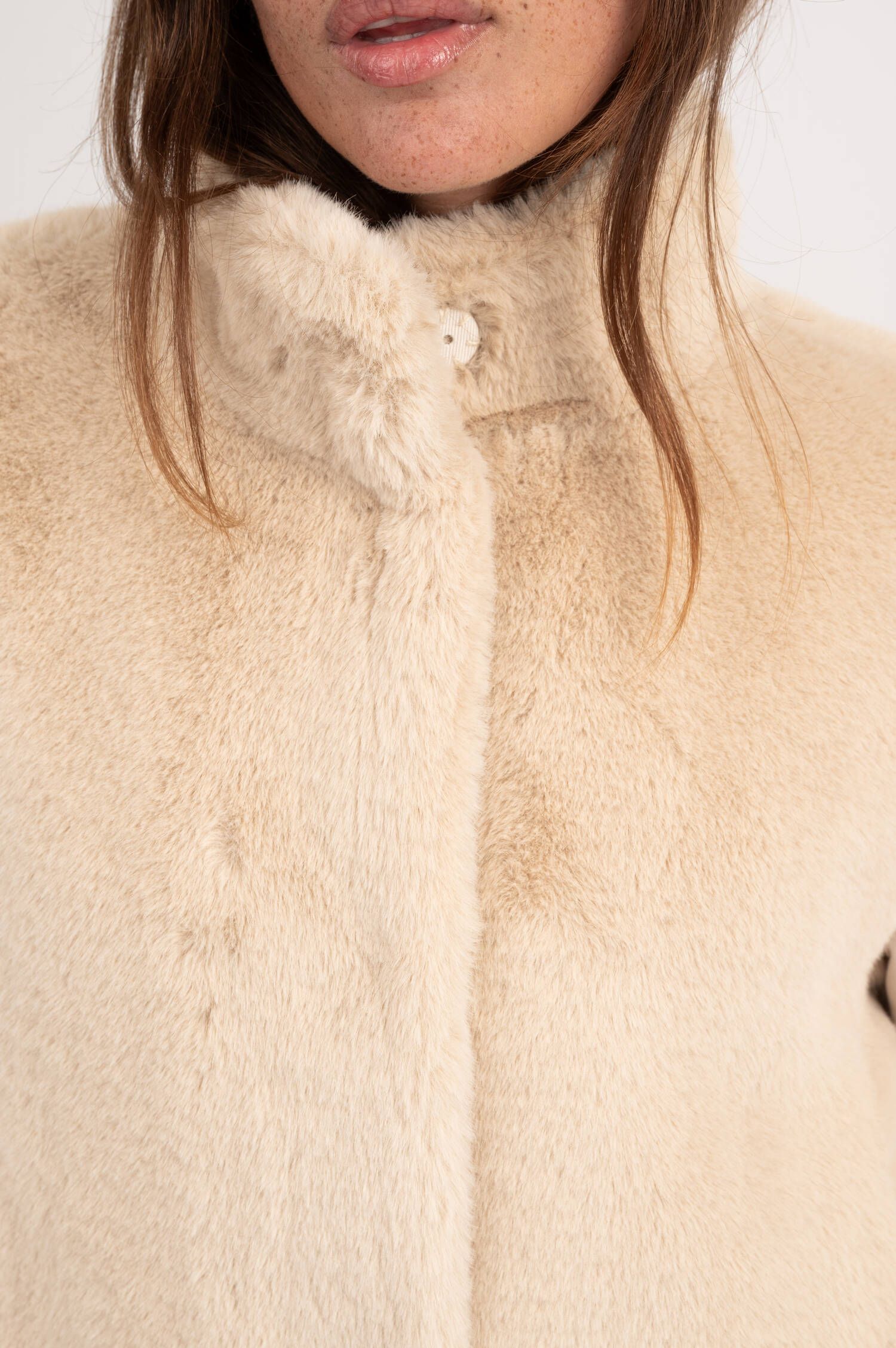 Jacke mit Faux Fur in Beige Jacke mit Faux Fur in Beige