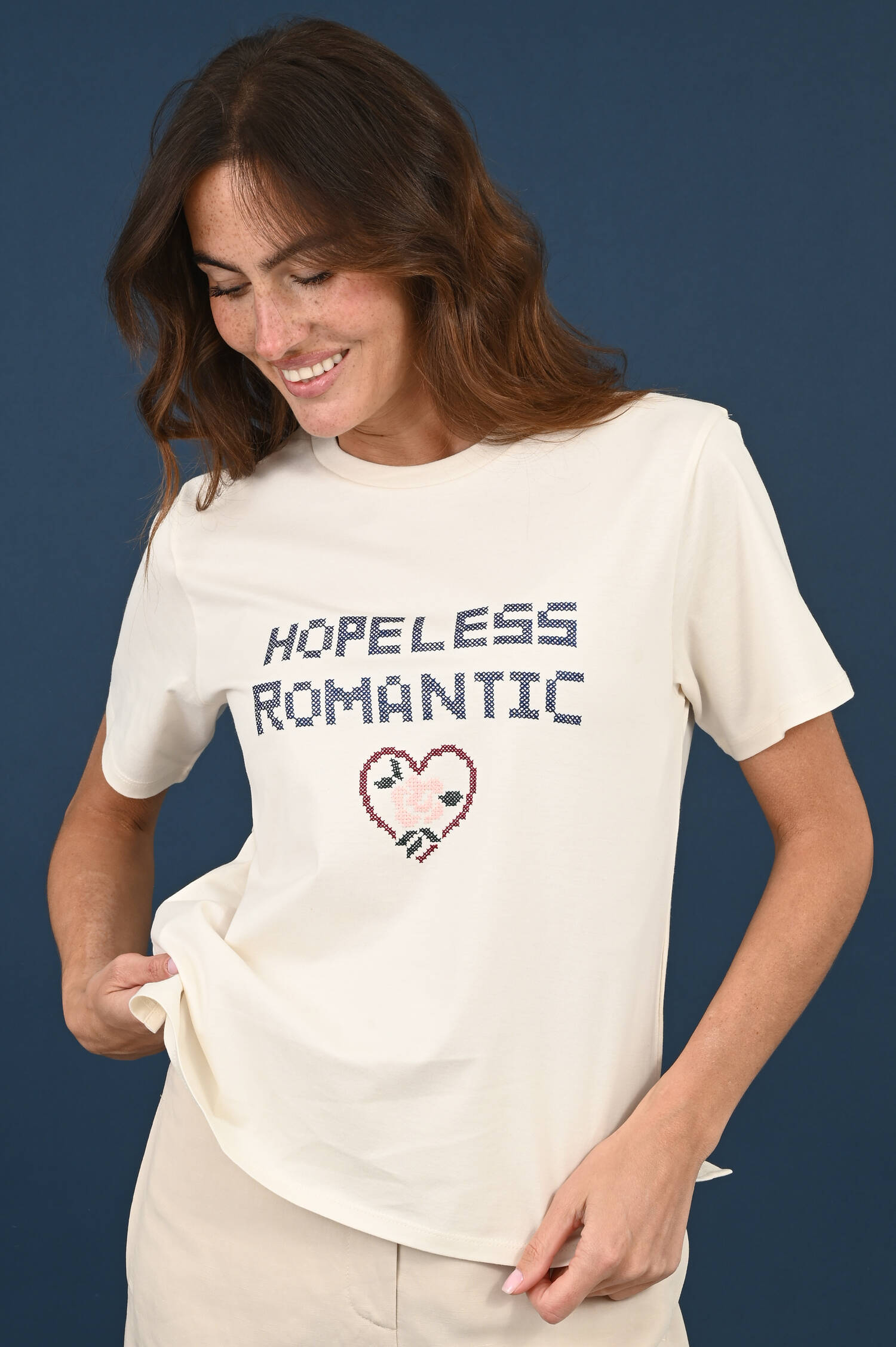 T-Shirt mit Romantic Aufstick in Ecru T-Shirt mit Romantic Aufstick in Ecru