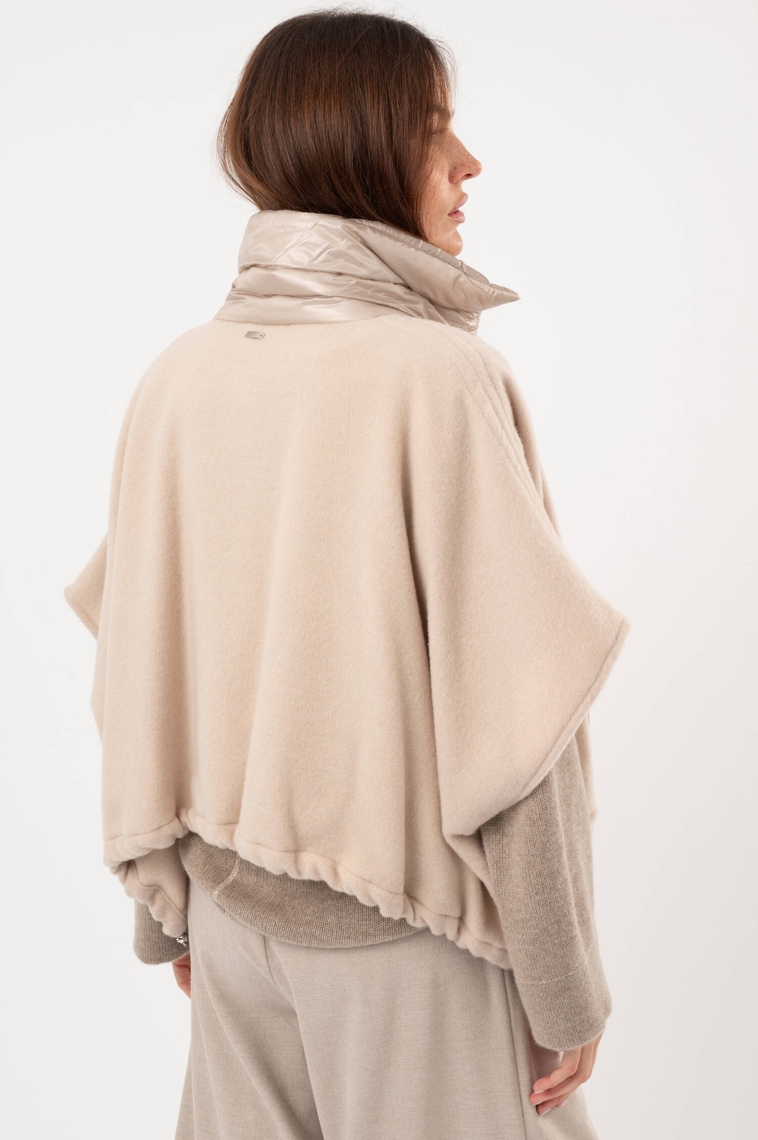 Hybrid-Cape/Jacke in Chantilly Hybrid-Cape/Jacke in Chantilly