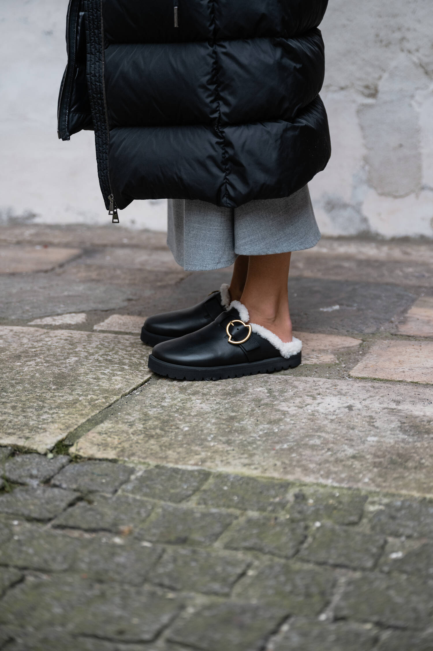 Buckle Pantoletten BELL in Schwarz