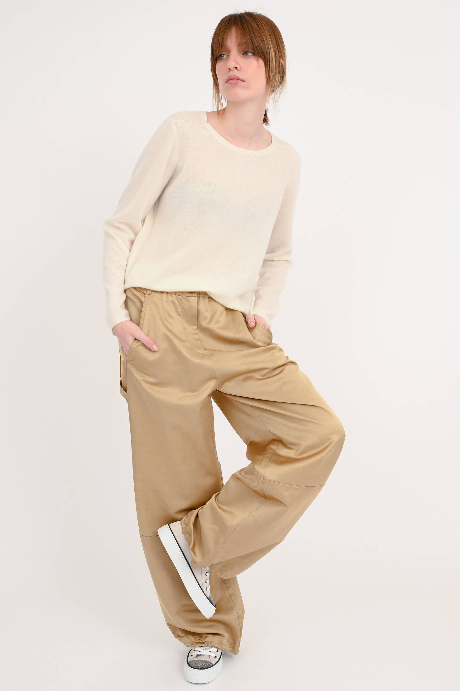 Satinhose mit weitem Bein in Gold