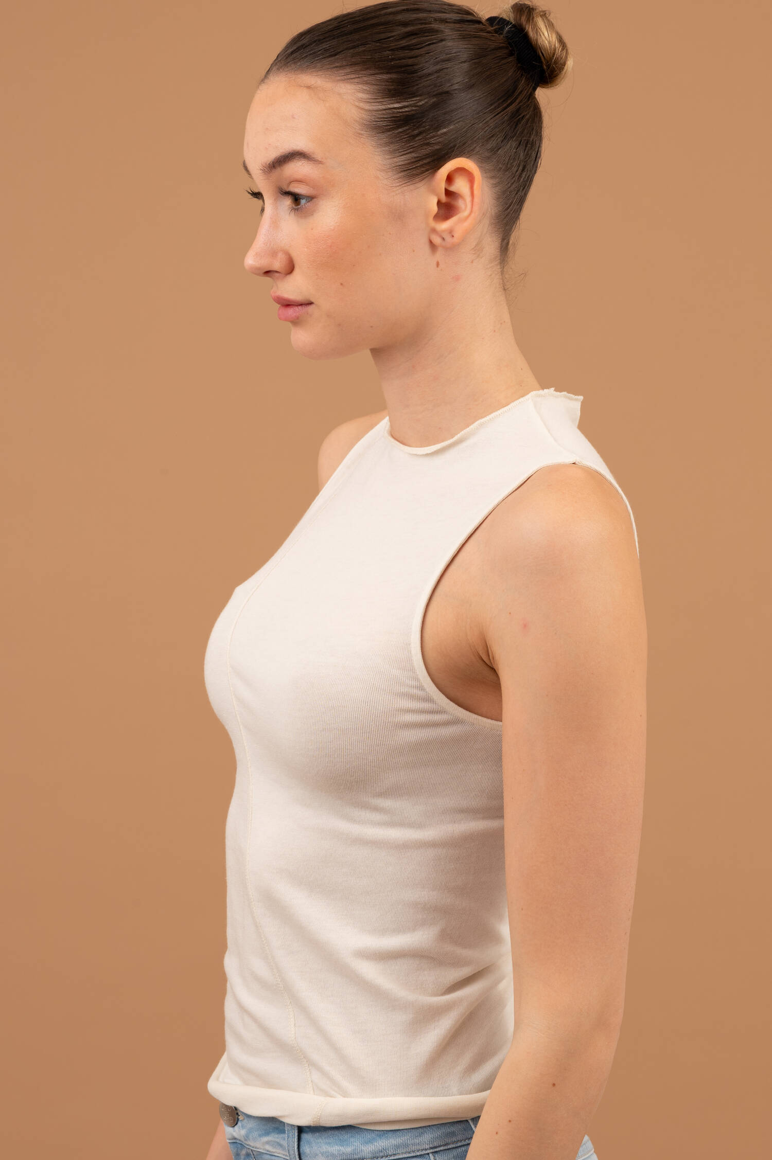 Ärmelloses Feinstrick-Top in Naturbeige